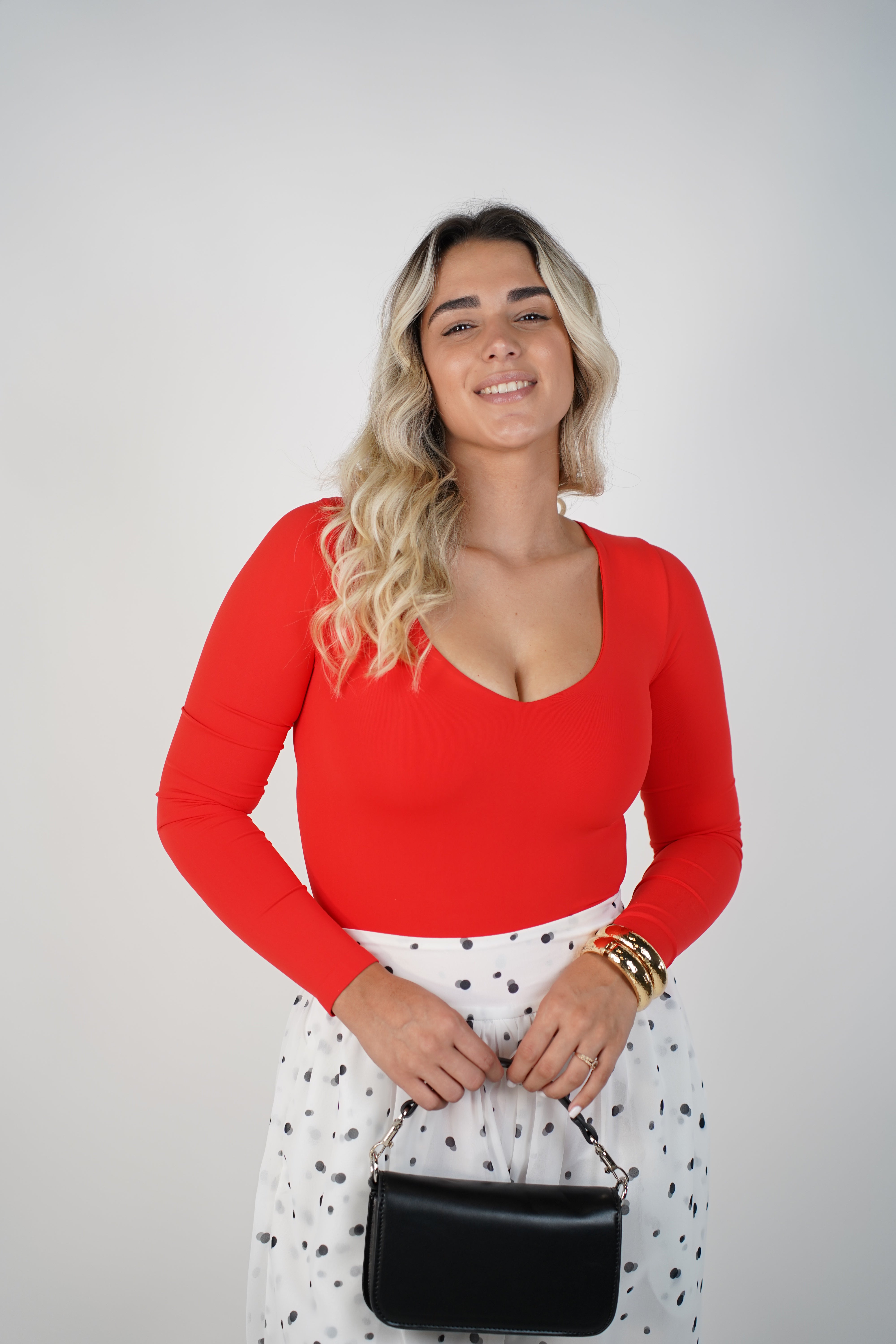 Vixi Long Sleeve Bodysuit – Sleek Scoop Neck Essential