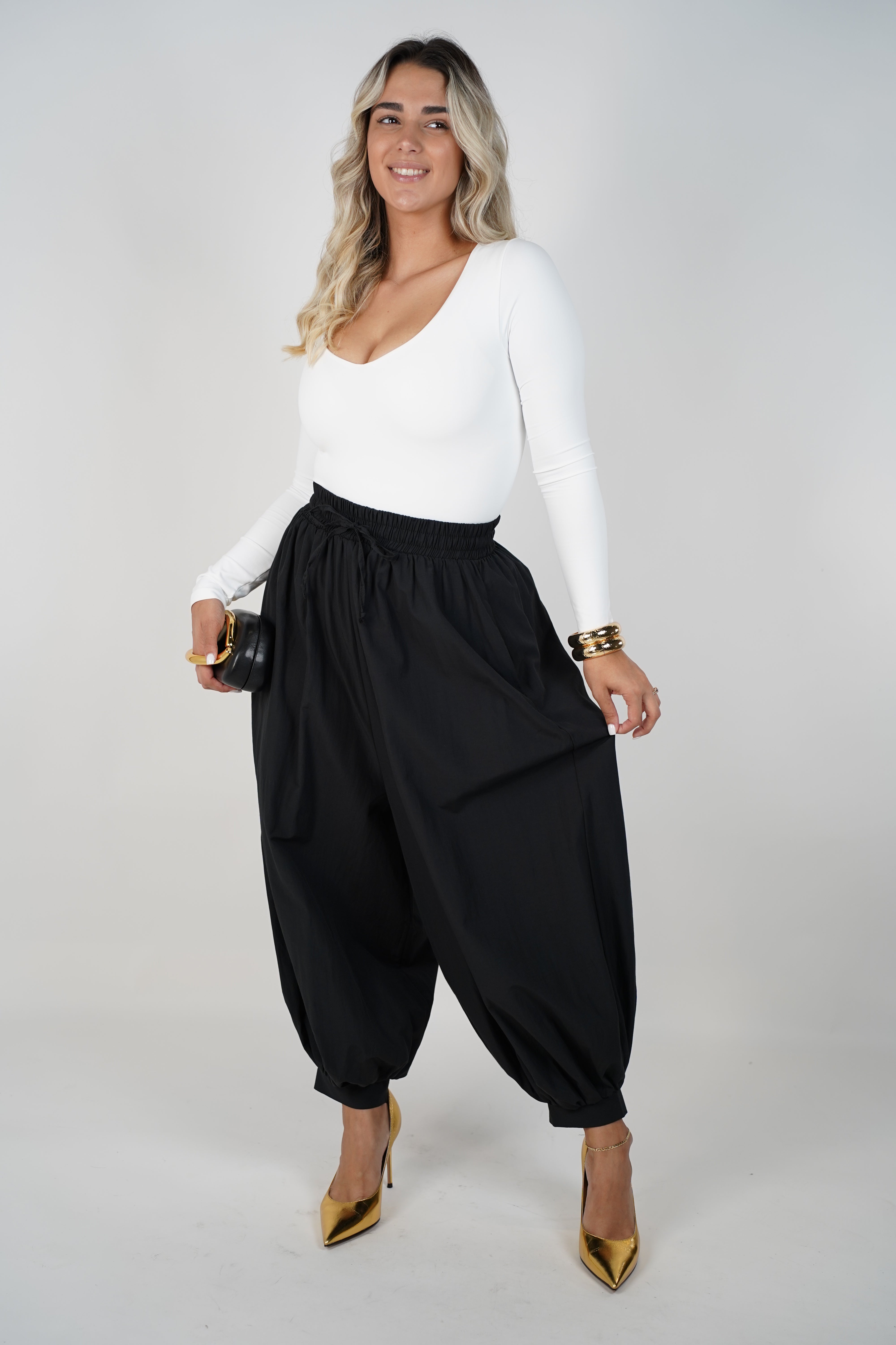 Veria Aladdin Joggers – Relaxed Balloon Silhouette