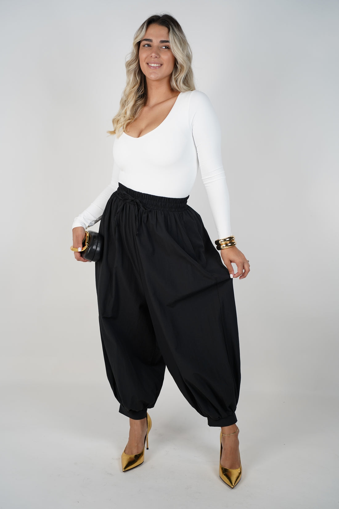 Vixi Long Sleeve Bodysuit – Sleek Scoop Neck Essential