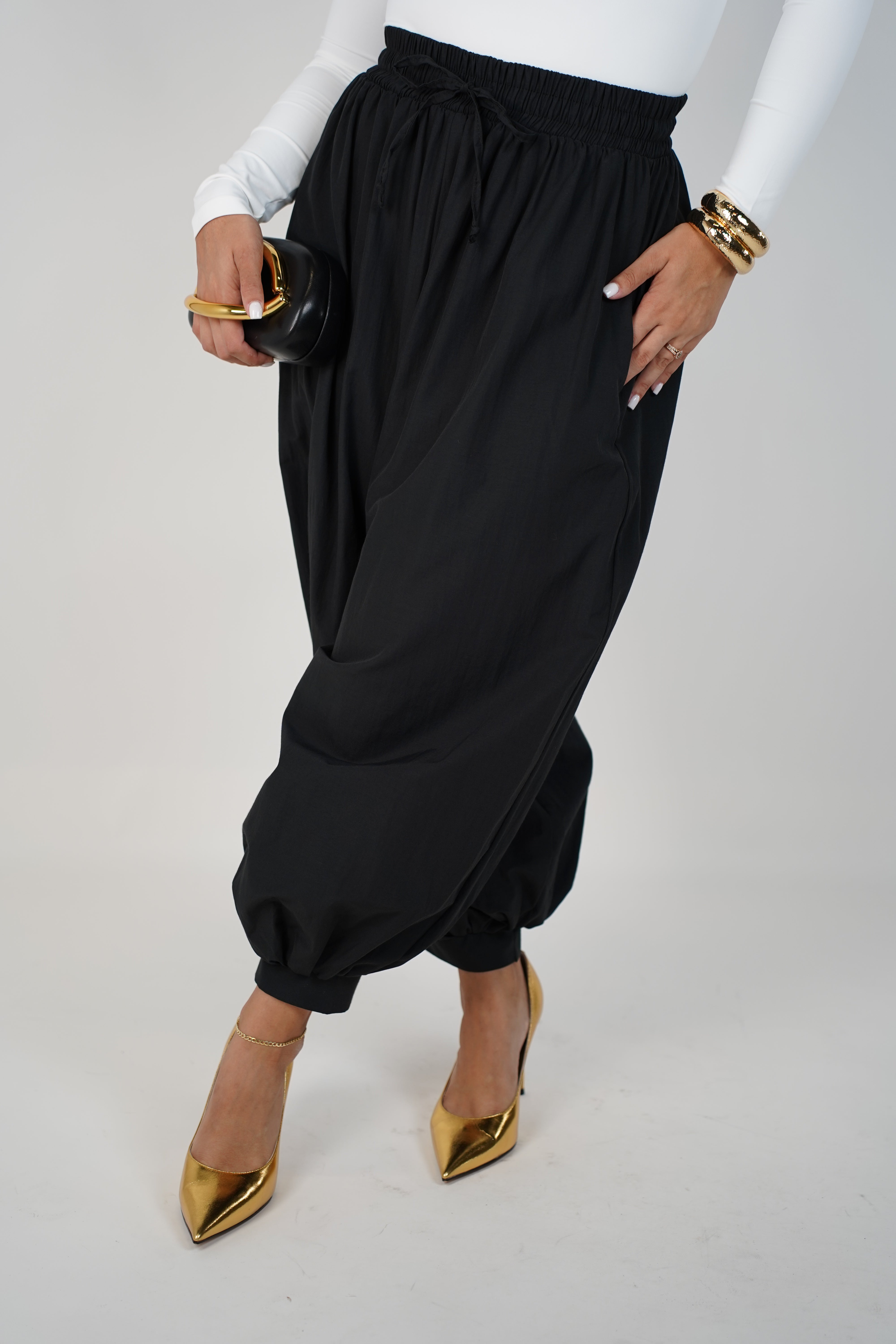 Veria Aladdin Joggers – Relaxed Balloon Silhouette