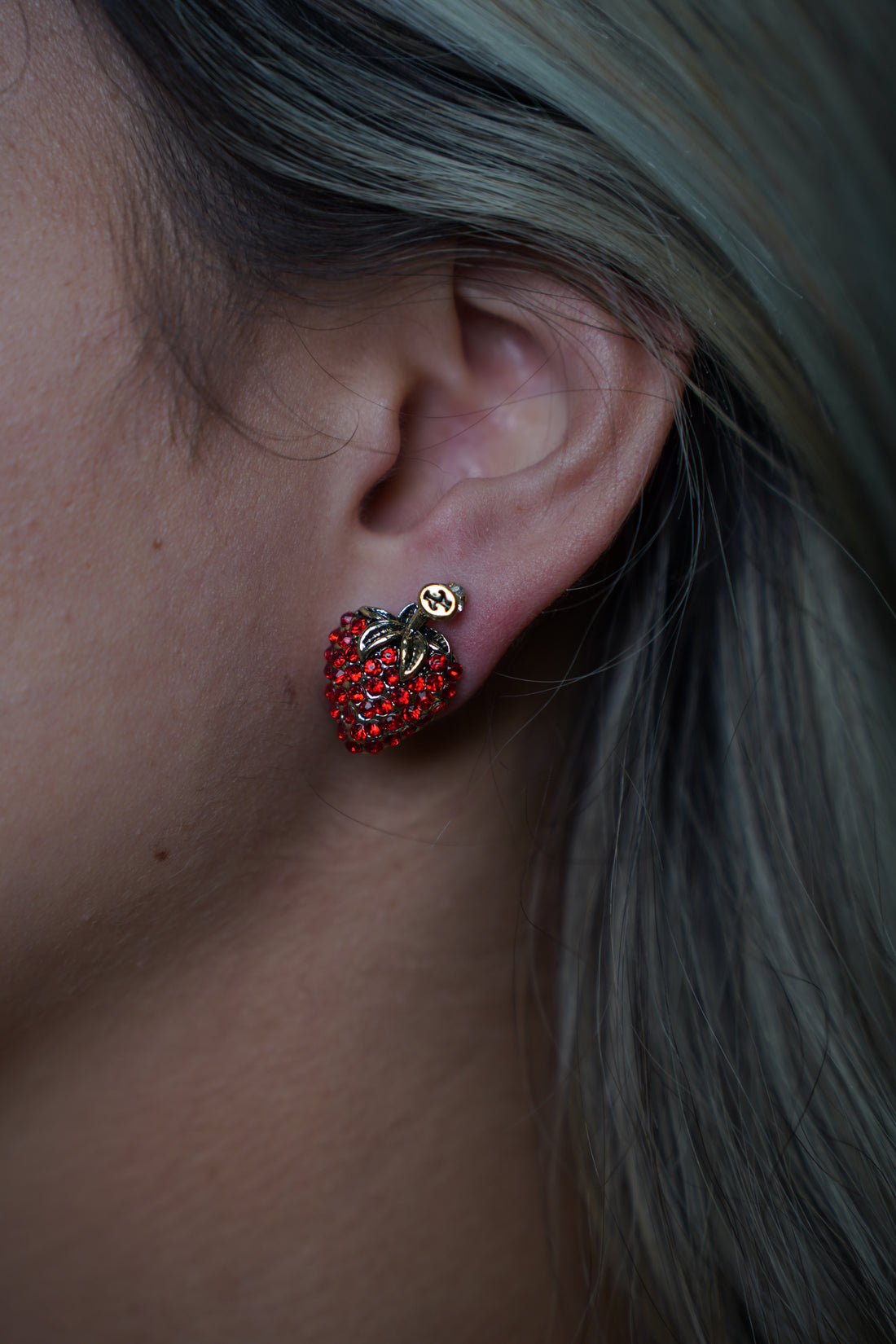 Mini strawberry studs - Carema Boutique