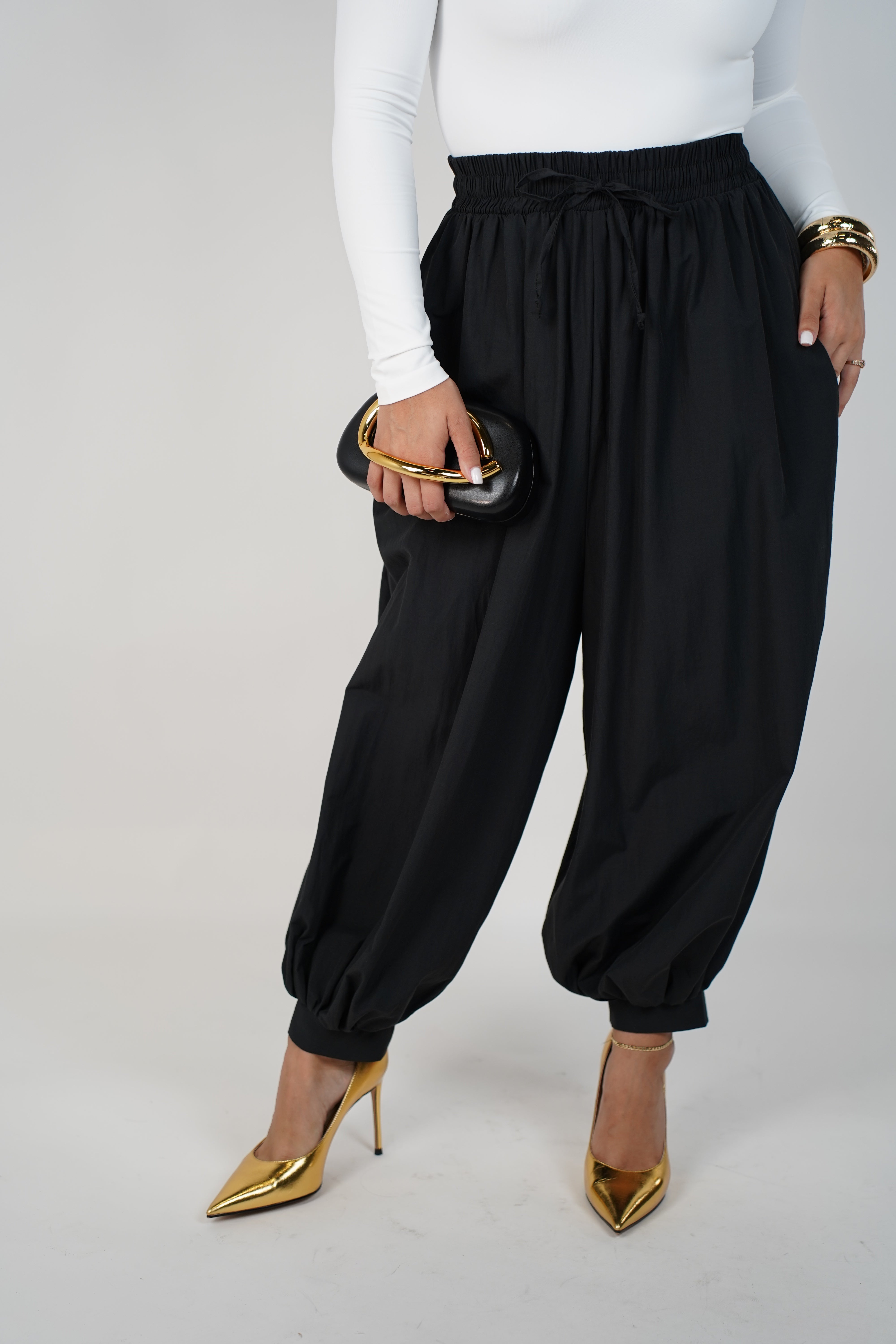 Veria Aladdin Joggers – Relaxed Balloon Silhouette