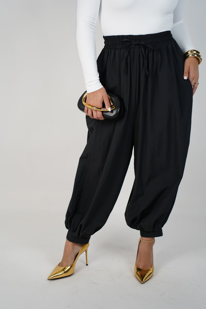Veria Aladdin Joggers – Relaxed Balloon Silhouette