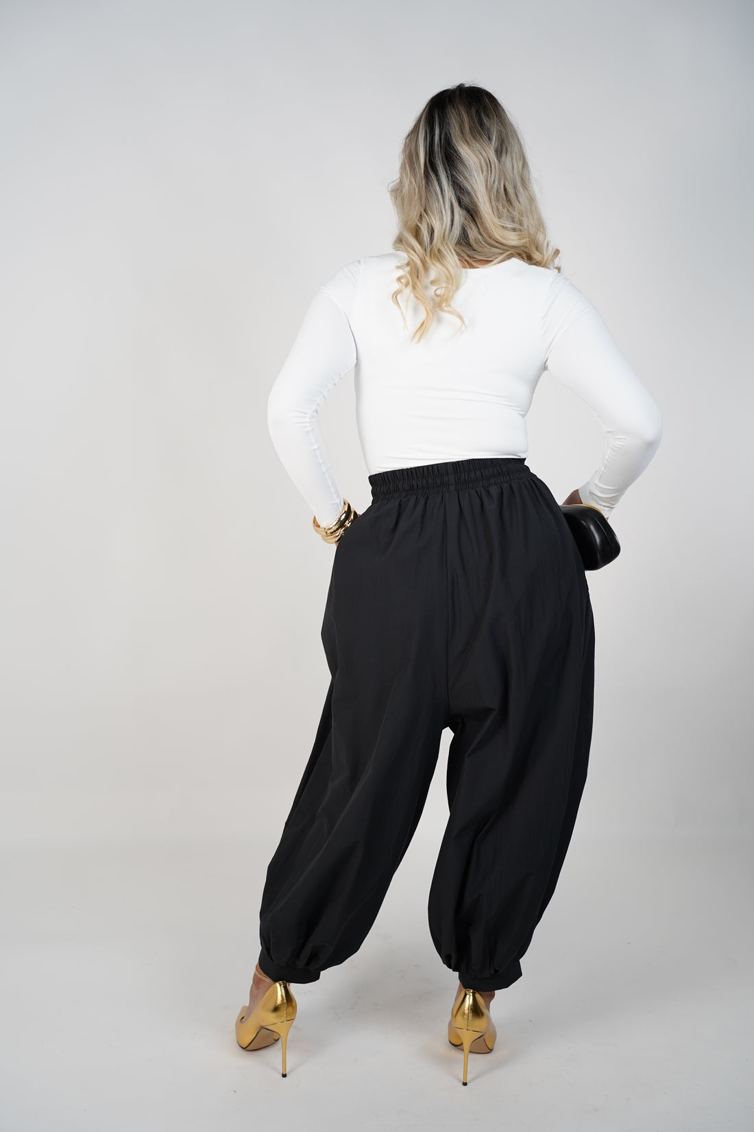 Vixi Long Sleeve Bodysuit – Sleek Scoop Neck Essential