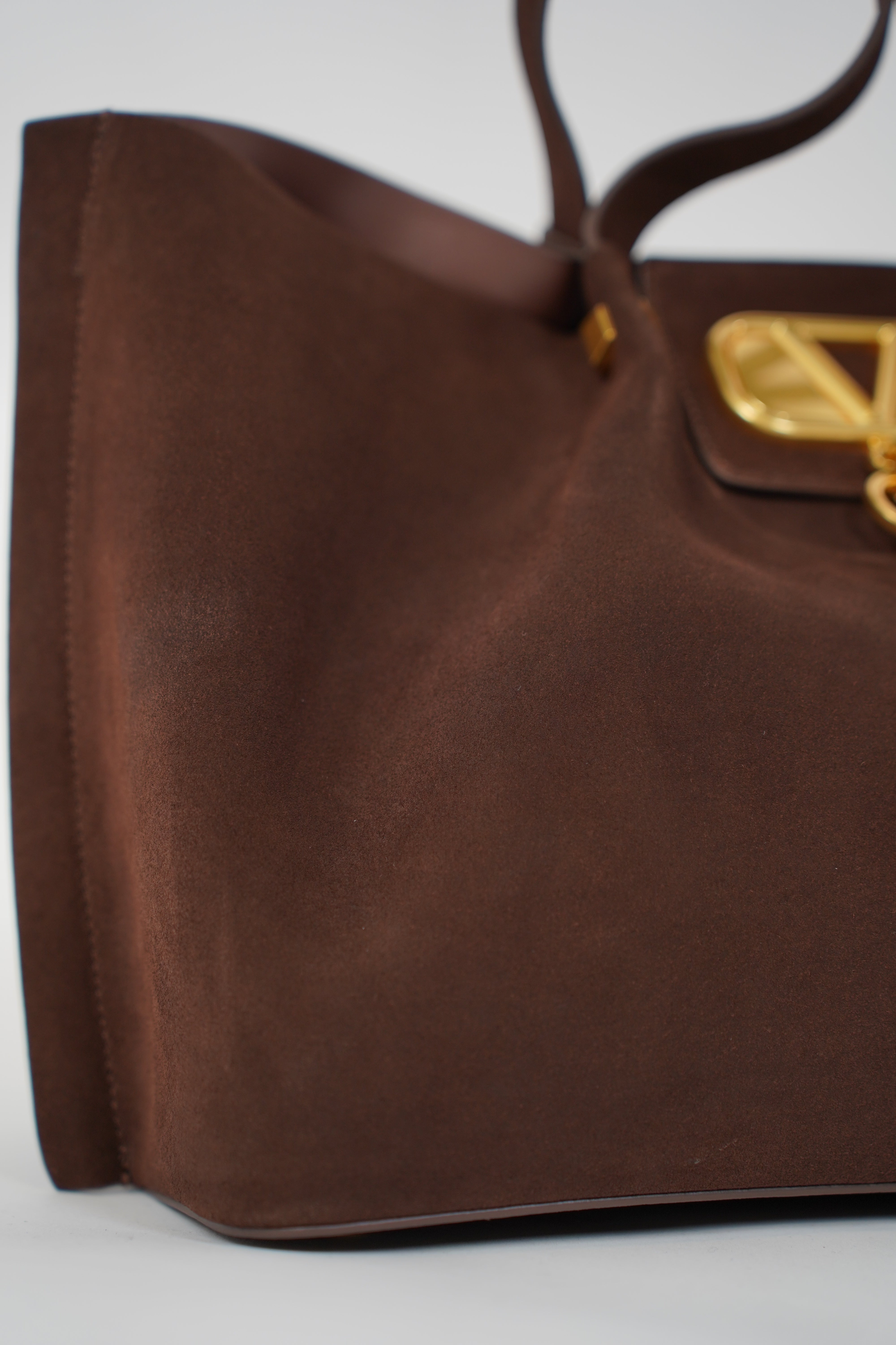 Meliz Suede Tote Bag – Luxe Oversized Tote with Gold Chain Detail