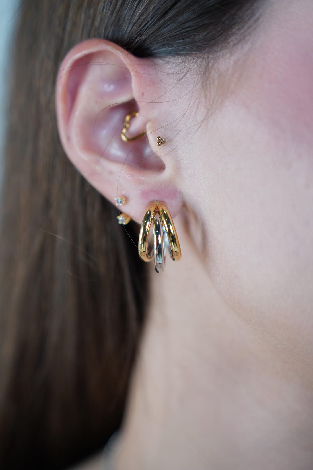Nayi Hoops – Two-Tone Interlocking Statement Hoops