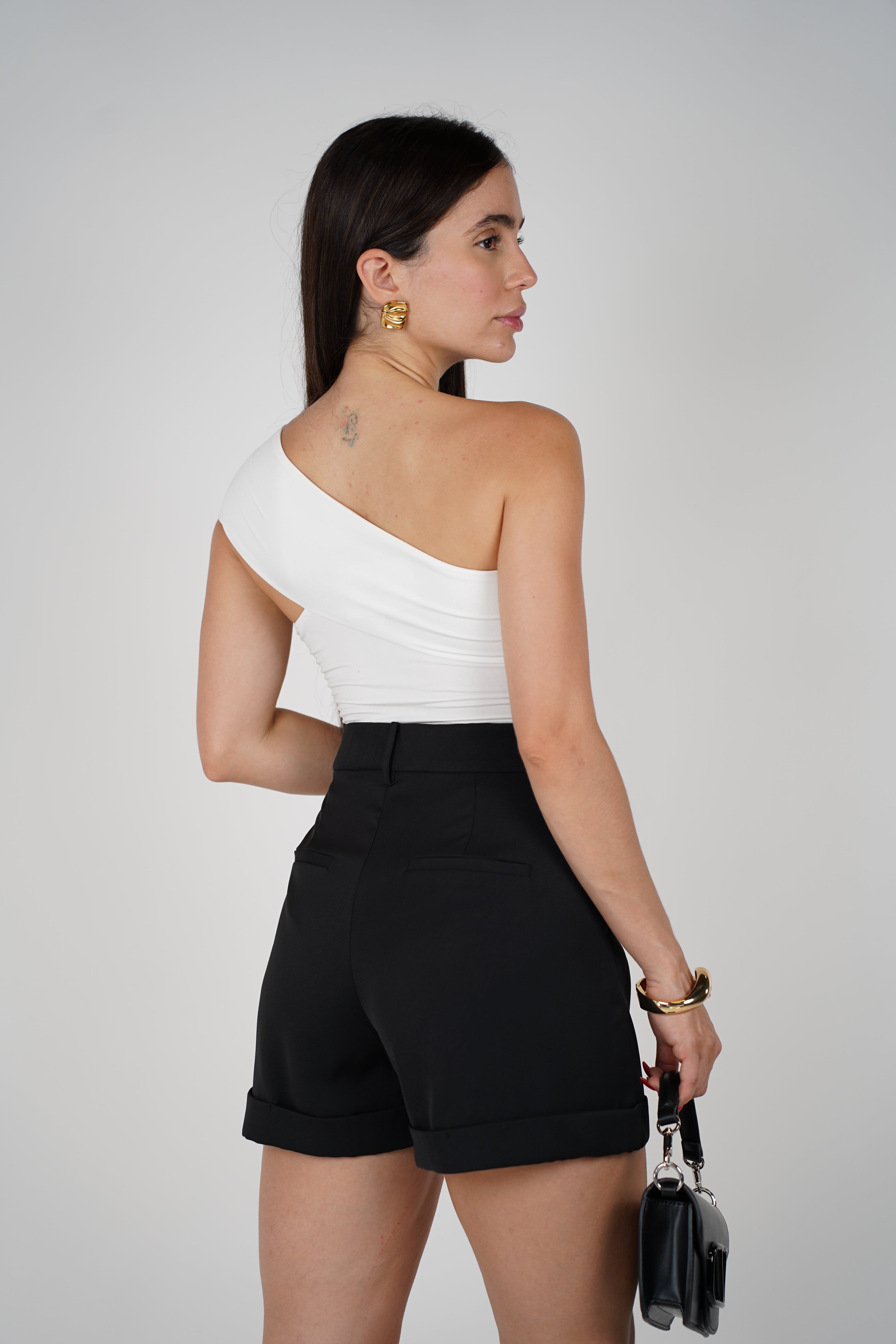 Emy Shorts – Tailored Style in a Flattering Fit