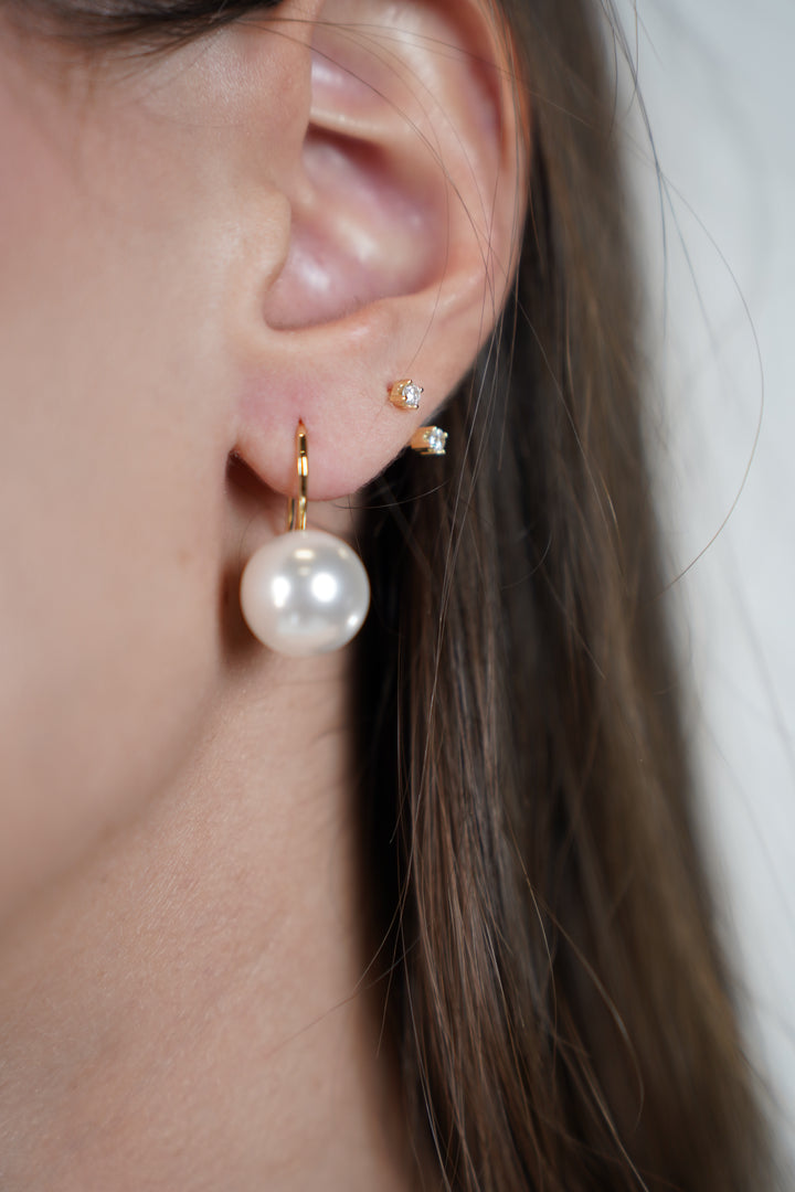 Zeli Pearl Earrings – Classic Drop Pearls with Modern Gold Hook