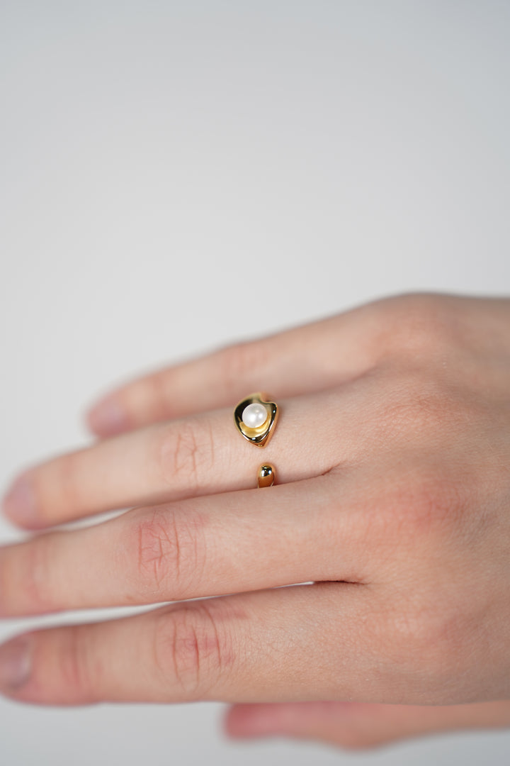 Xavi Mini Pearl Ring – Open Teardrop Band with Dainty Pearl