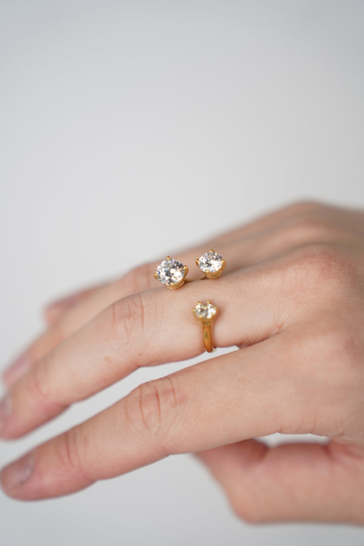 Serene Diamonds Ring – Open Band with Dual Round-Cut Crystals