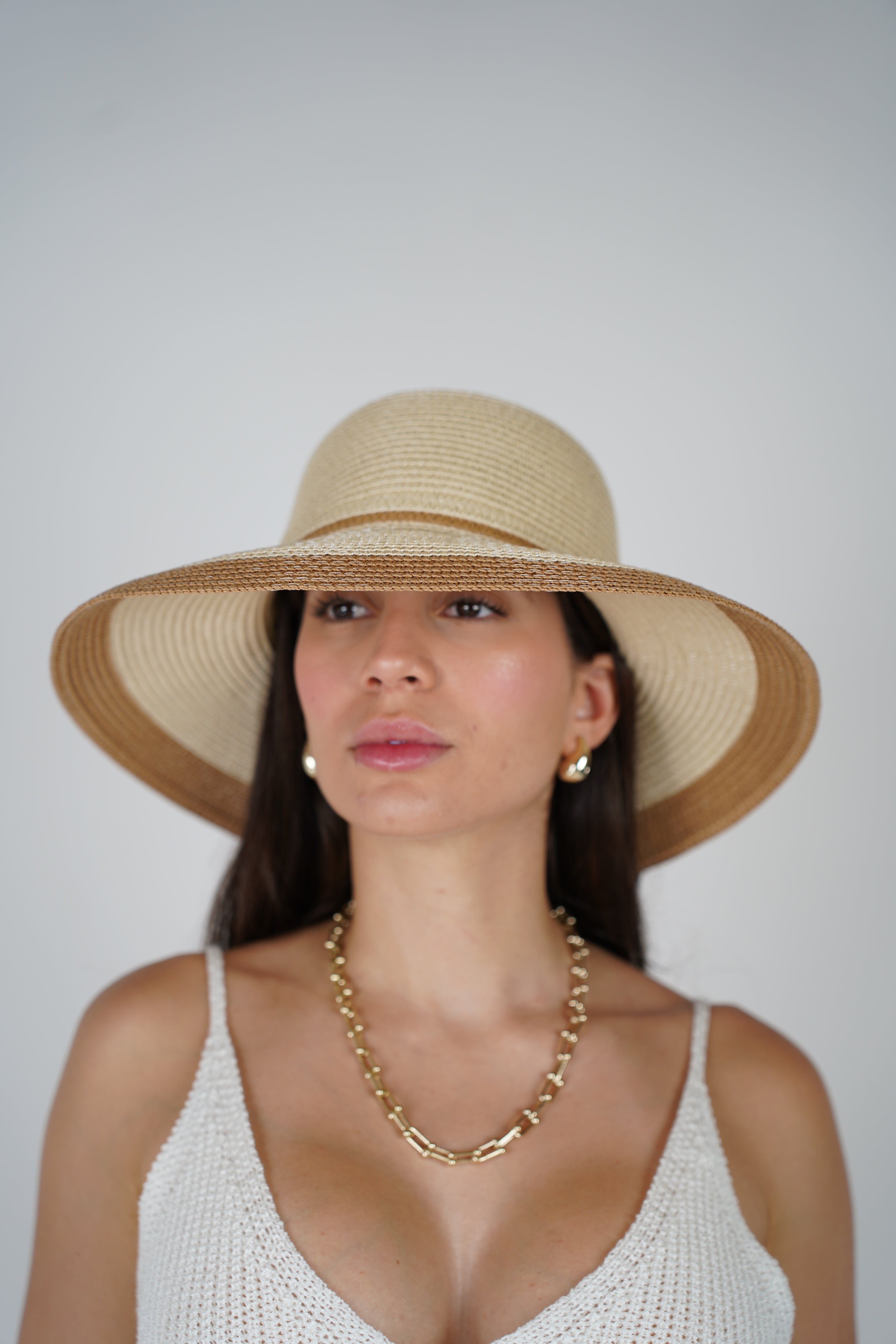 Yalira Beach Hat – Two-Tone Wide Brim Elegance