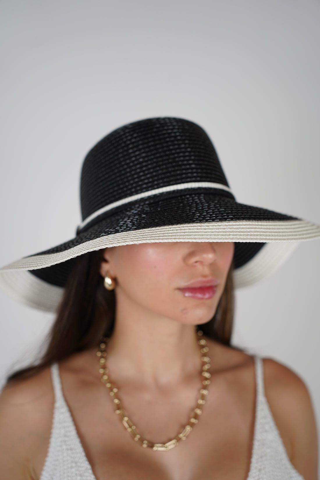 Yalira Beach Hat – Two-Tone Wide Brim Elegance