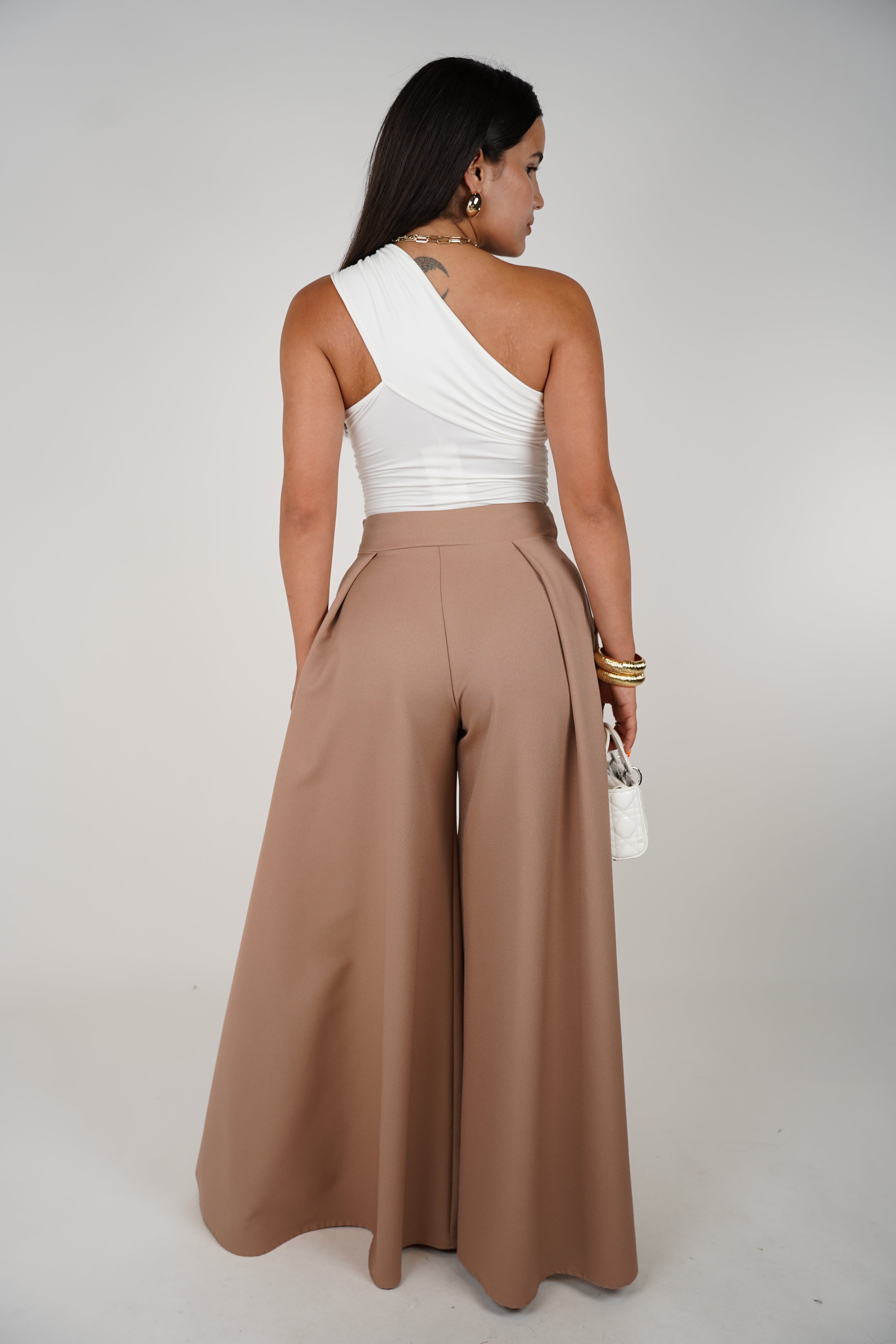 Berta Palazzo Pants – Bold Flow & Effortless Elegance