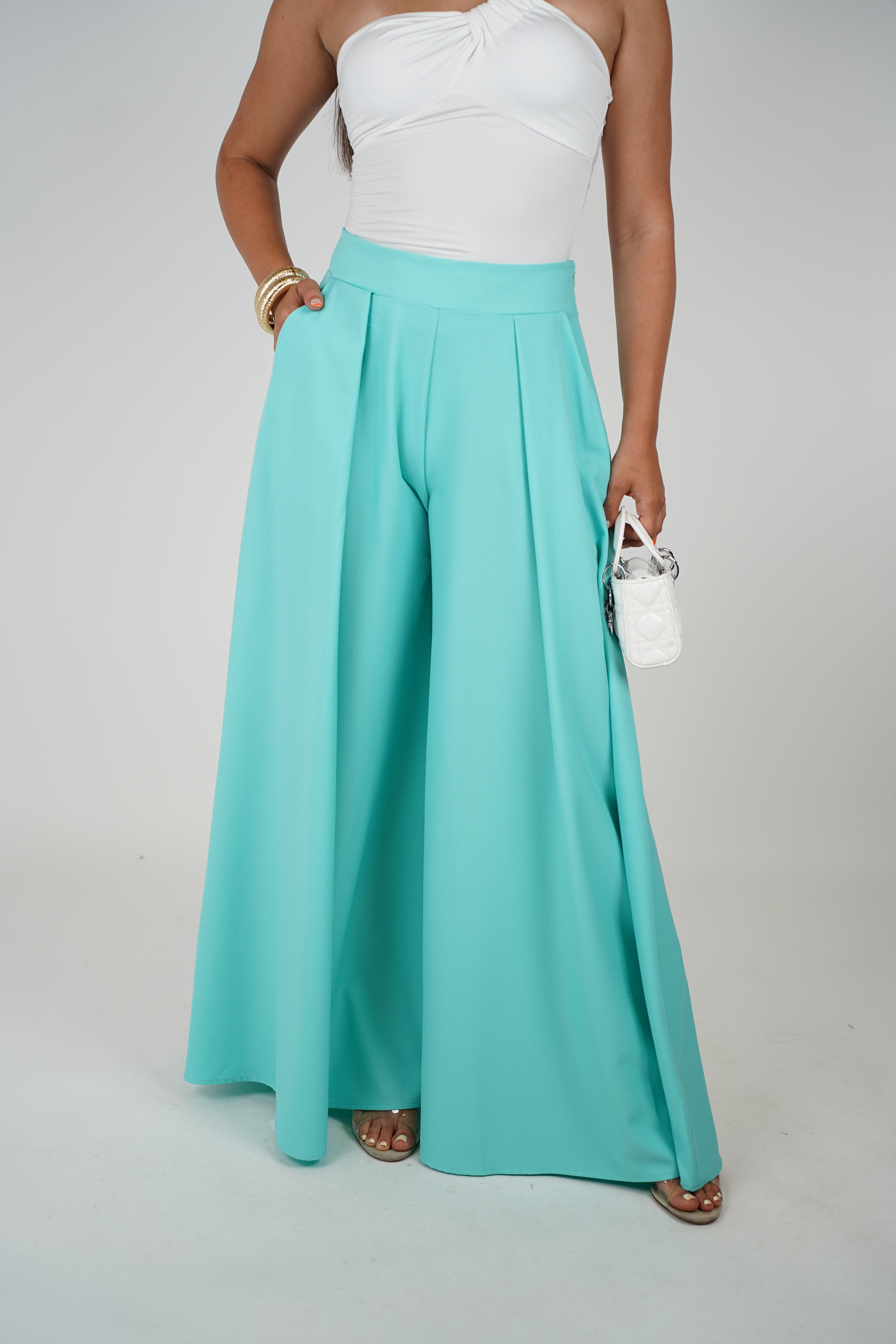 Berta Palazzo Pants – Bold Flow & Effortless Elegance
