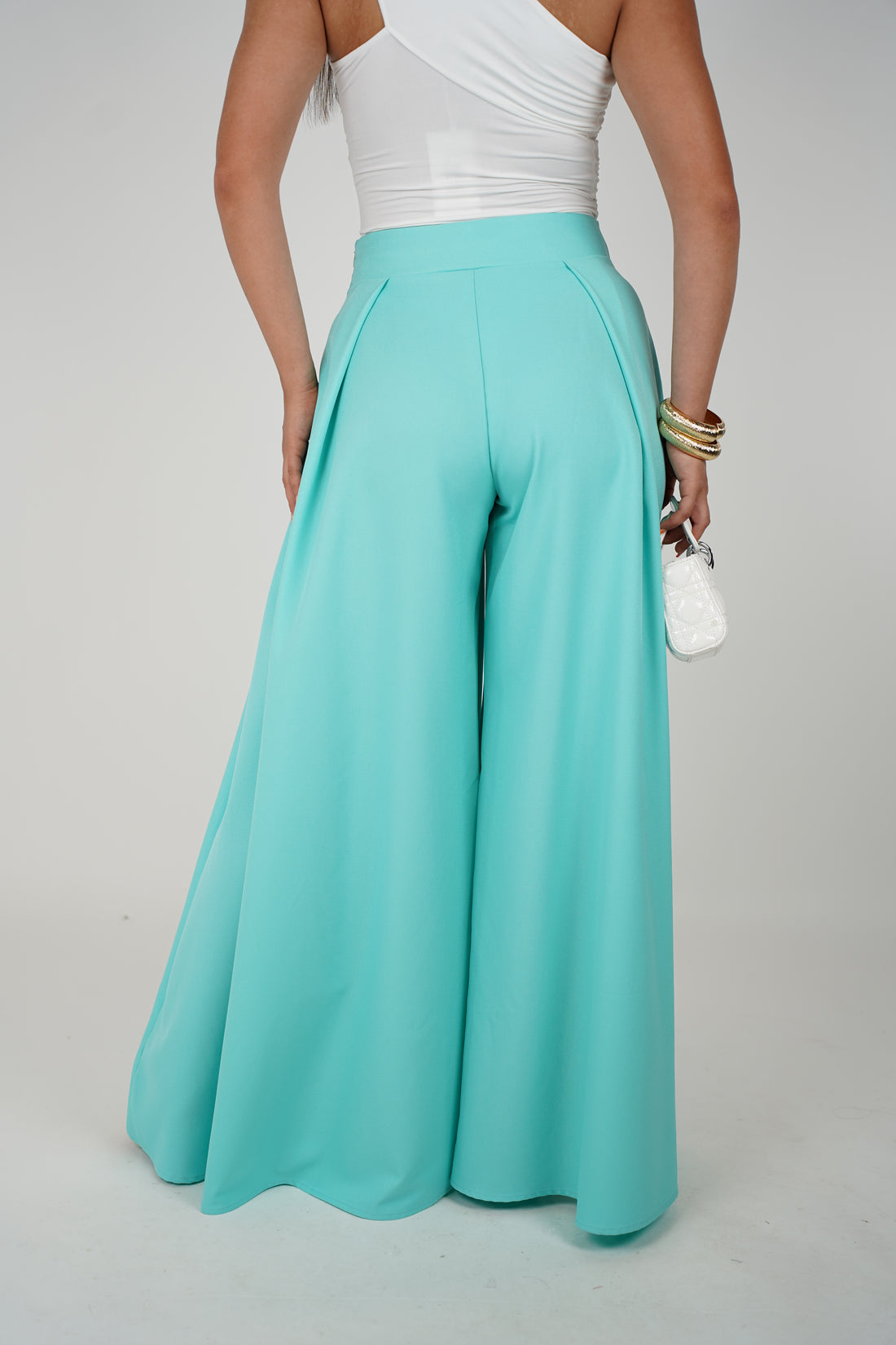 Berta Palazzo Pants – Bold Flow & Effortless Elegance