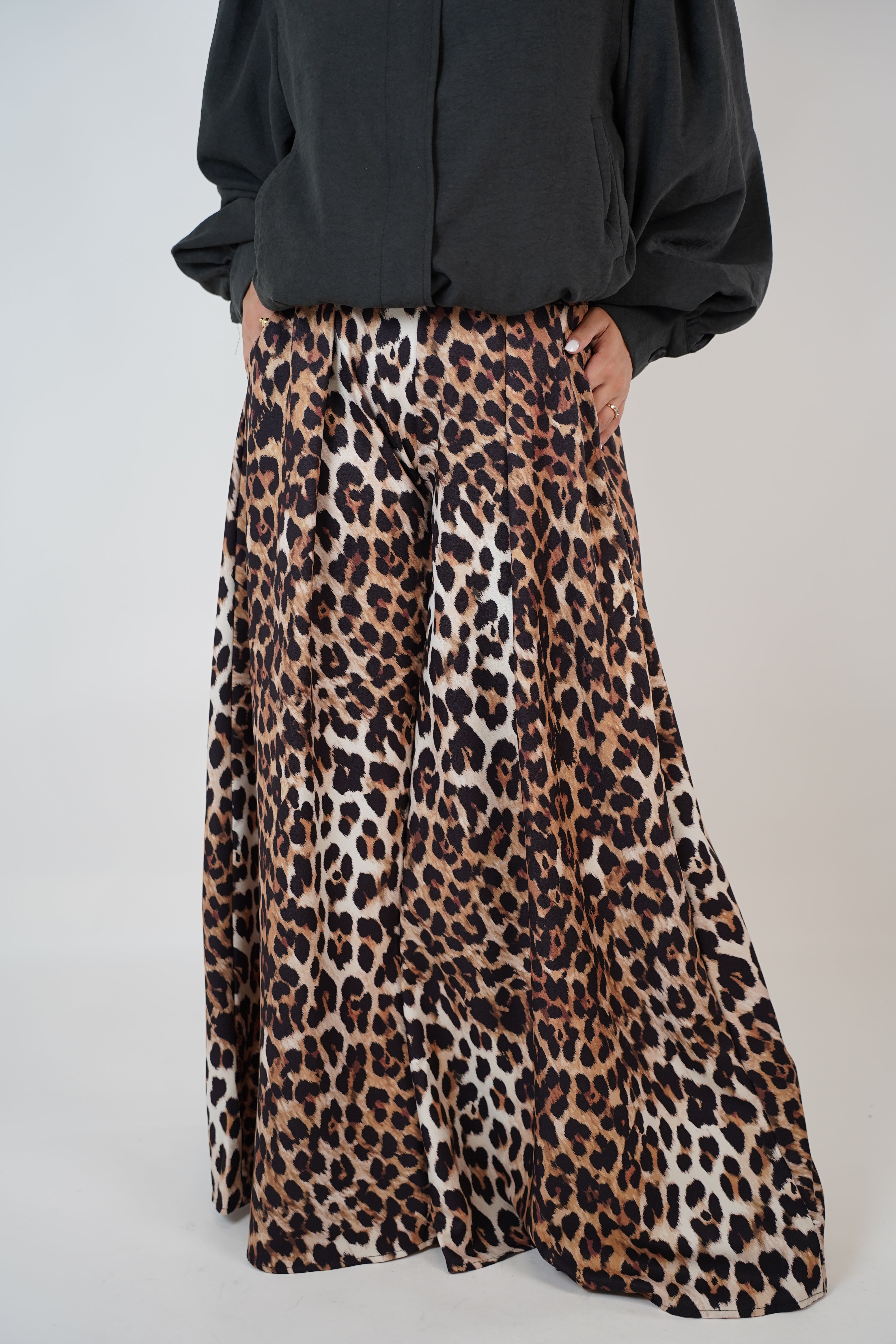Romi Leopard Palazzo Pants – Bold Wide-Leg Statement Trousers