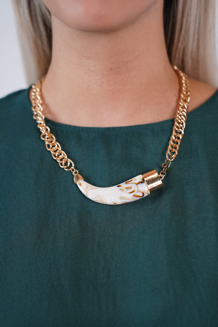 Thick Horn Necklace – Gold Chain with Marbled Horn Pendant