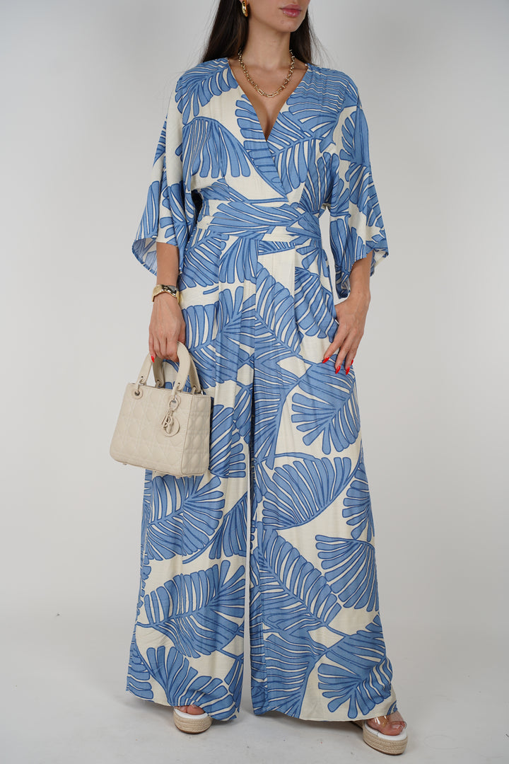 Mono ancho con estampado de hojas tropicales de Raquel: estilo cruzado, ligero y perfecto para el resort.