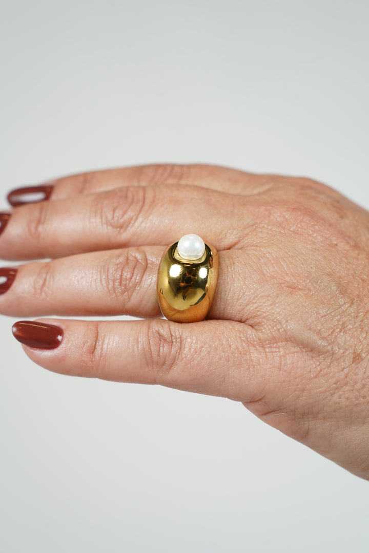 Zelvera Chunky Pearl Ring