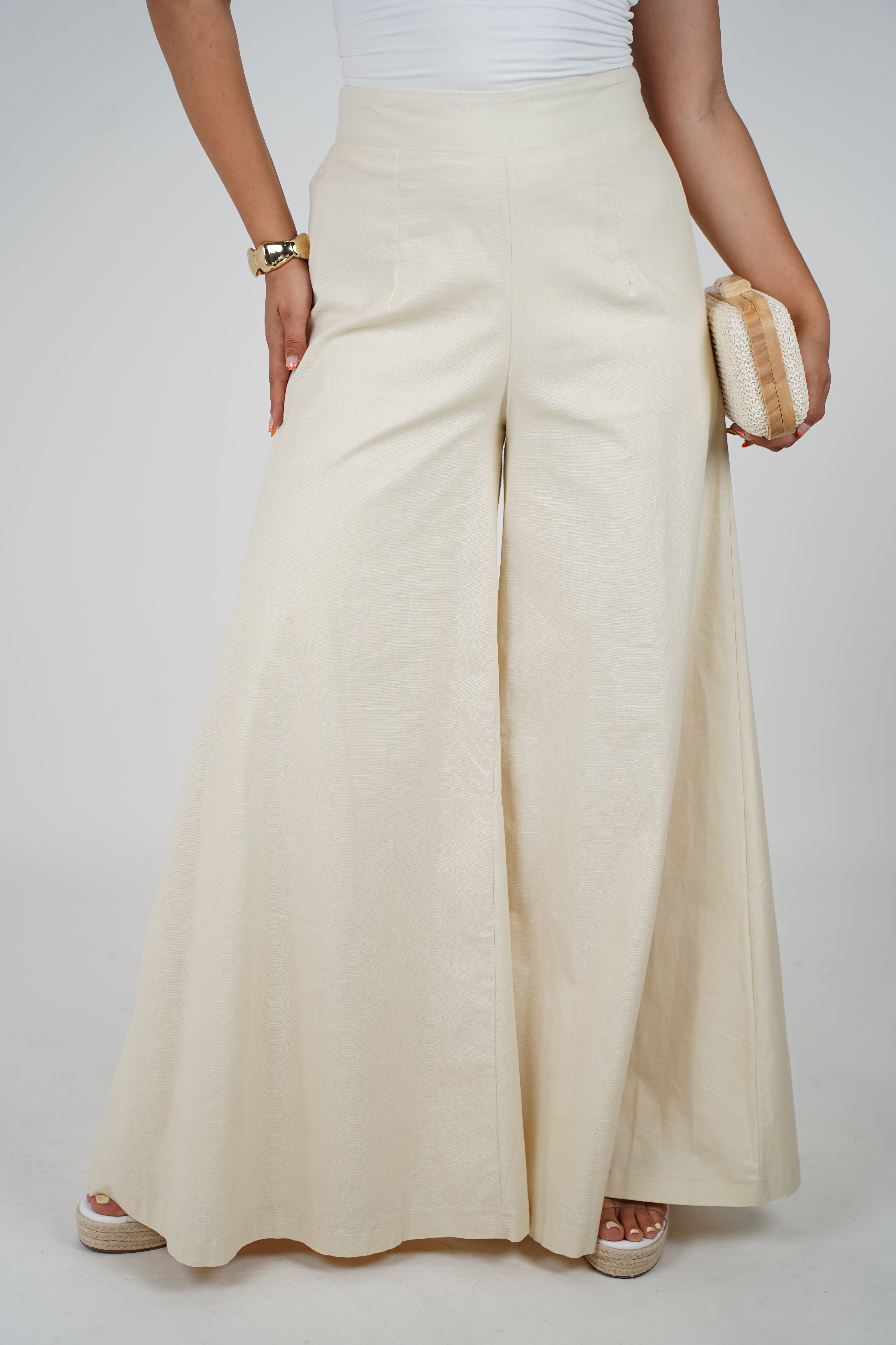 Jina Flowy Pants – Crisp Wide-Leg Statement