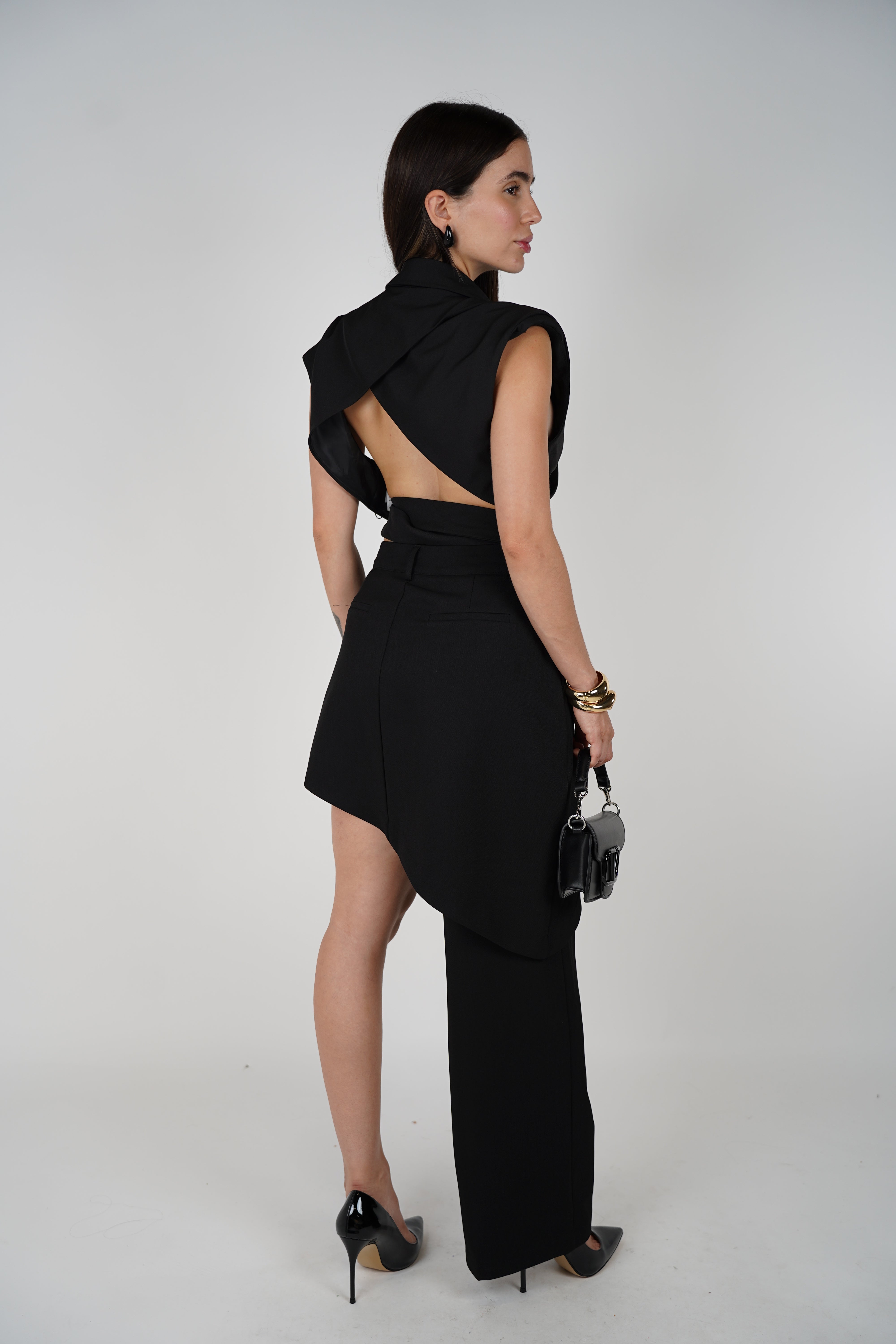 Vexa Skirt Set – Edgy Elegance in an Asymmetric Power Look