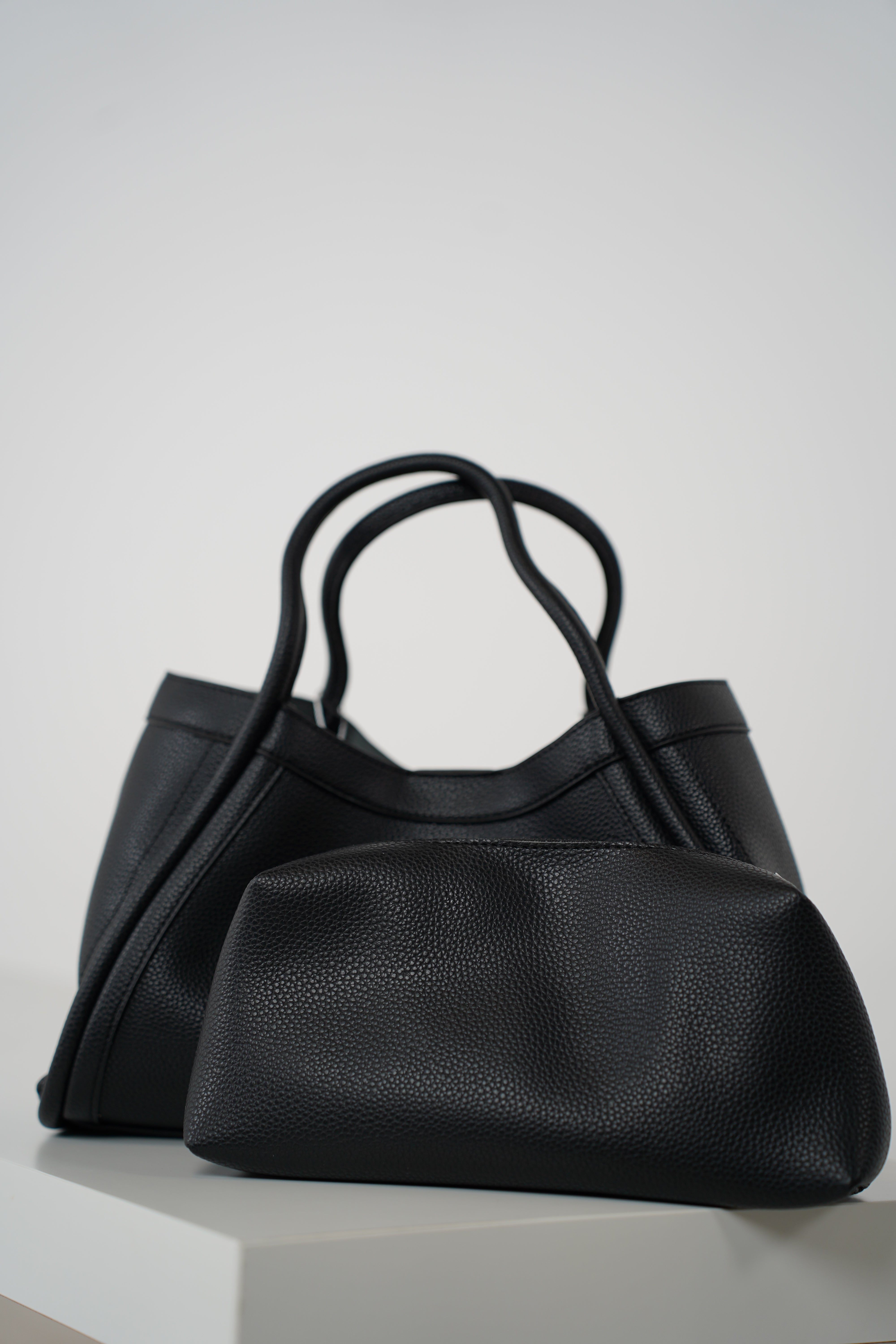 Avelyn Tote Bag – Classic Structured Design for Everyday Elegance