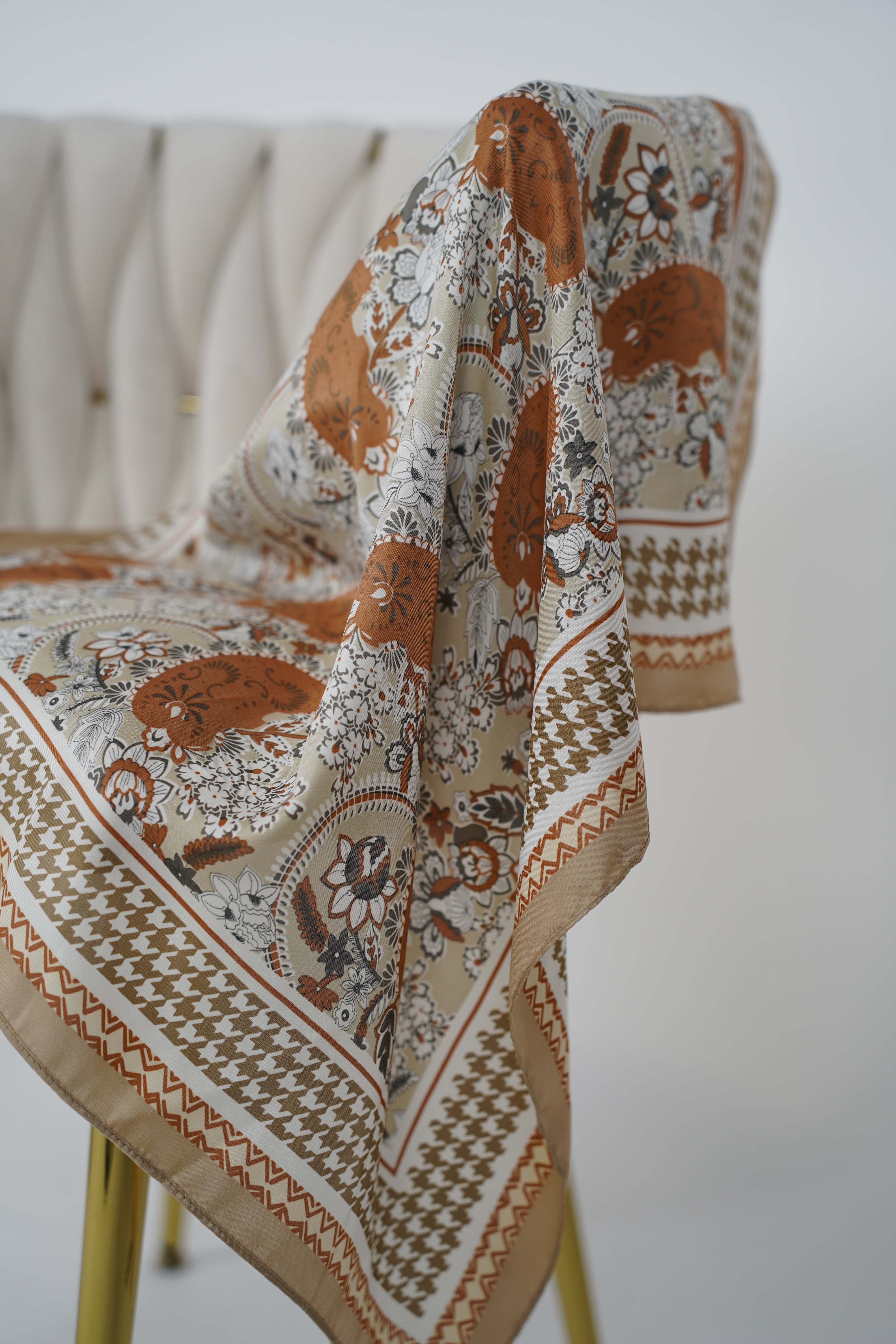 Versatile Patterned Scarf – Multi-Way Styling Accessory