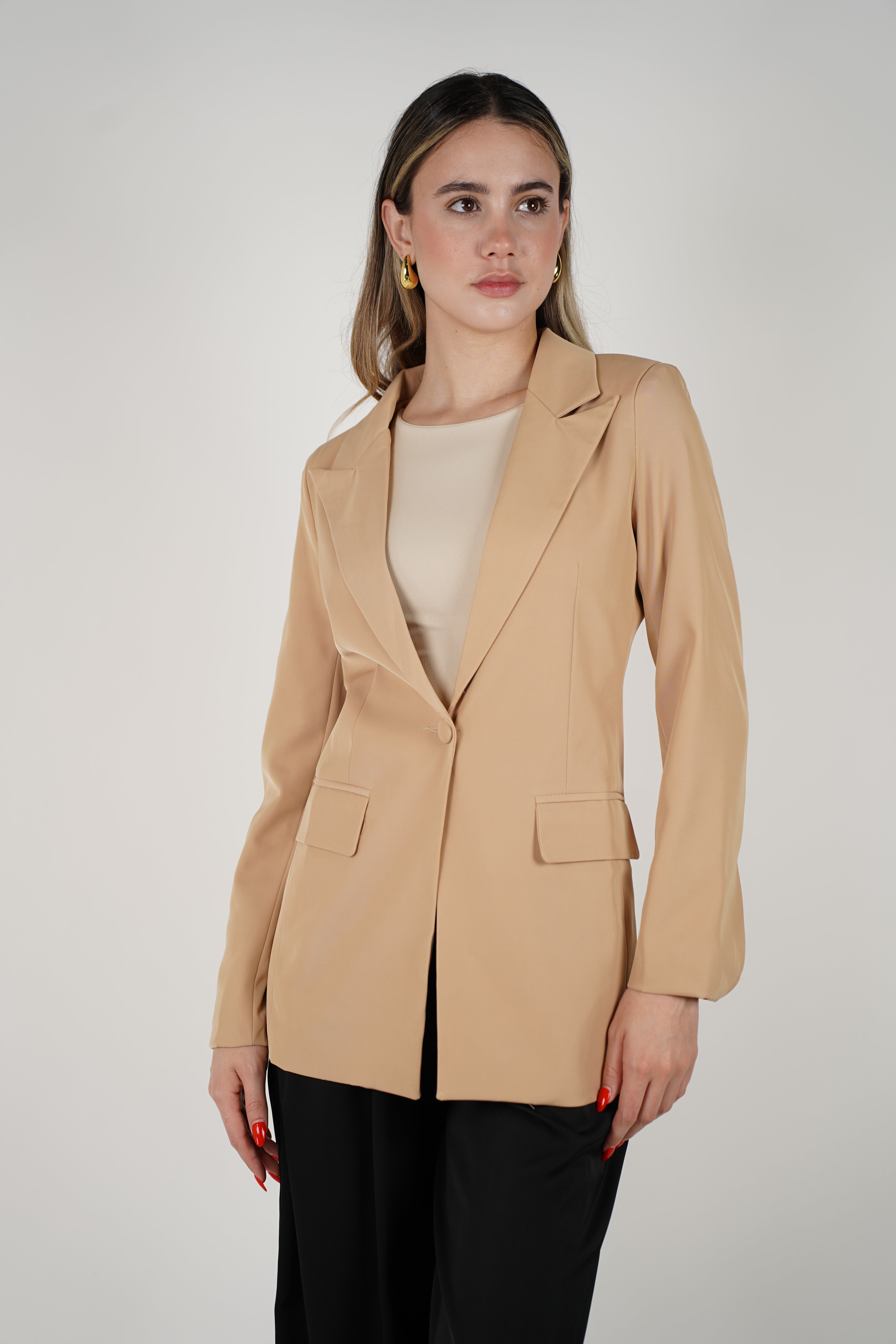 Yalith Blazer – Sleek Structure for Elevated Looks