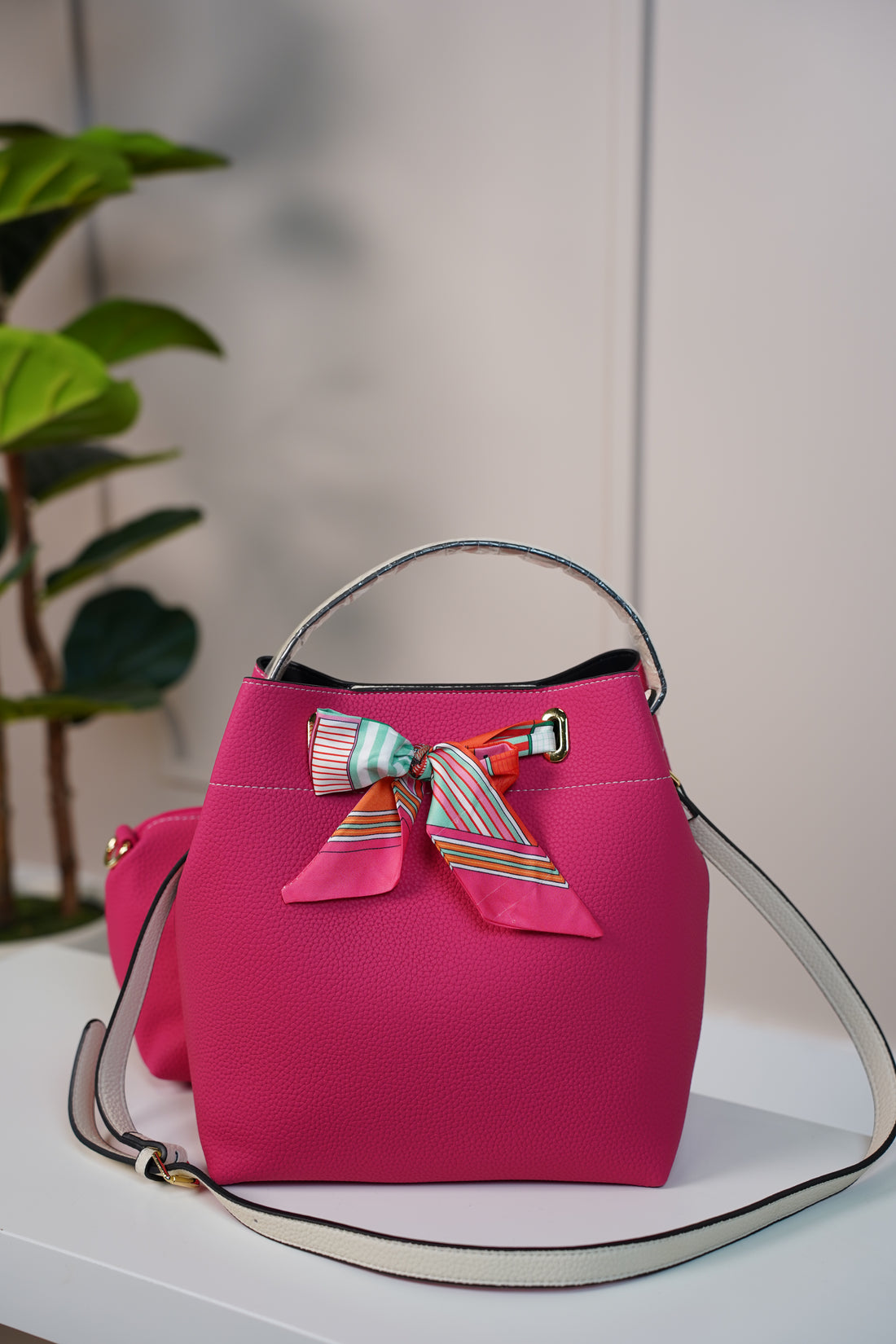 Gaze Hangbag