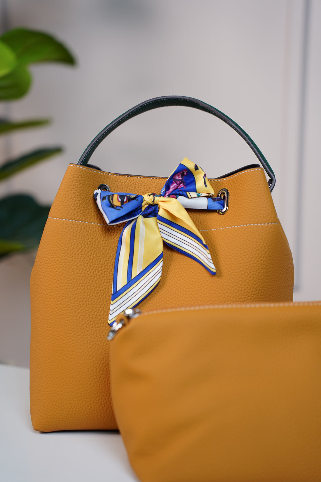 Gaze Hangbag