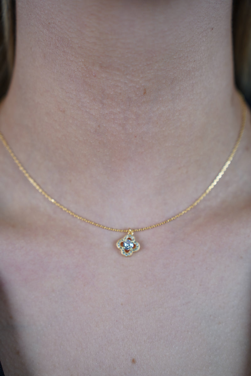 Trace Flower Necklace – Crystal-Embellished Elegance in a Delicate Design