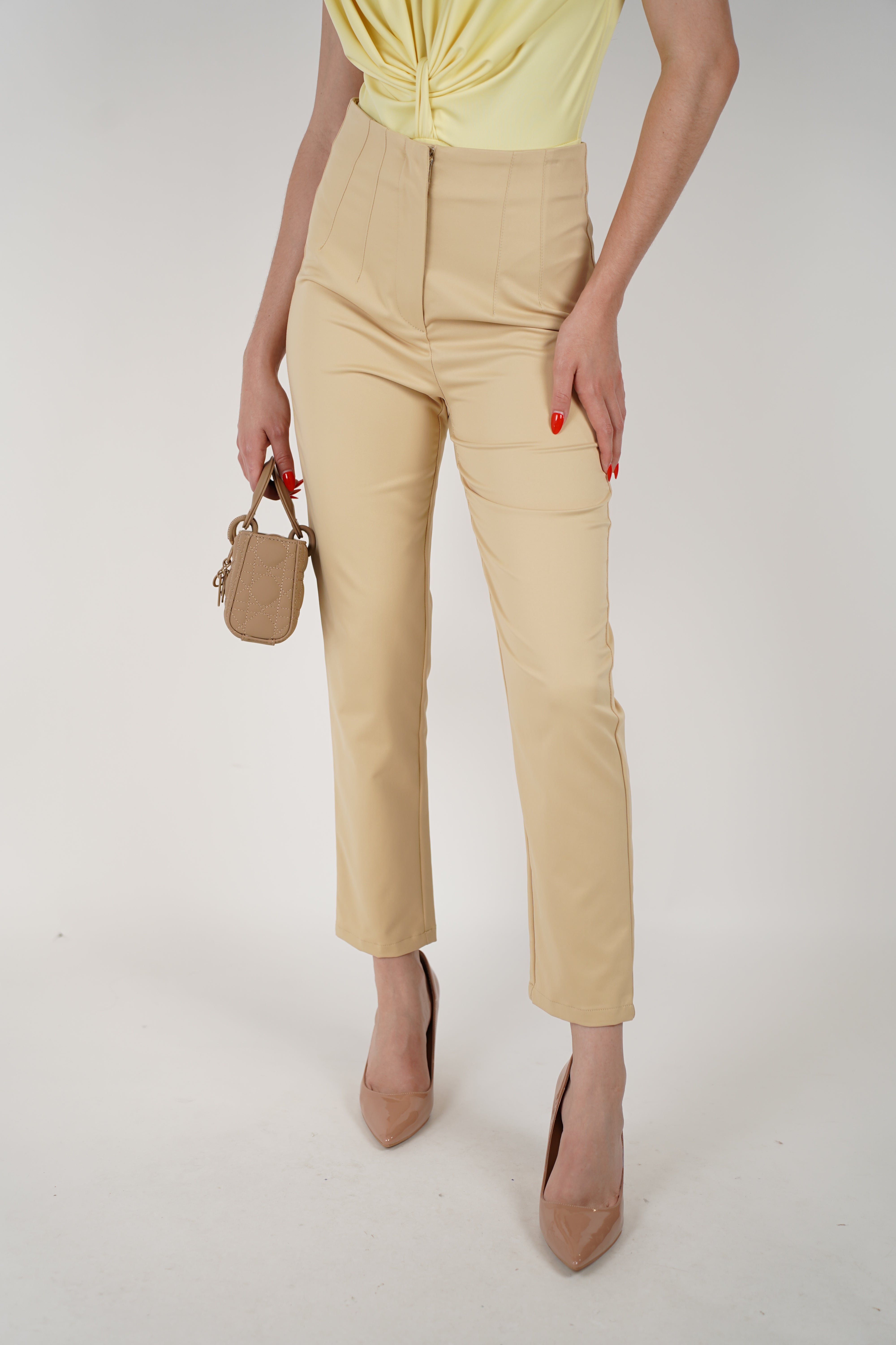 Farah Trousers – Sleek High-Waisted Tapered Pants