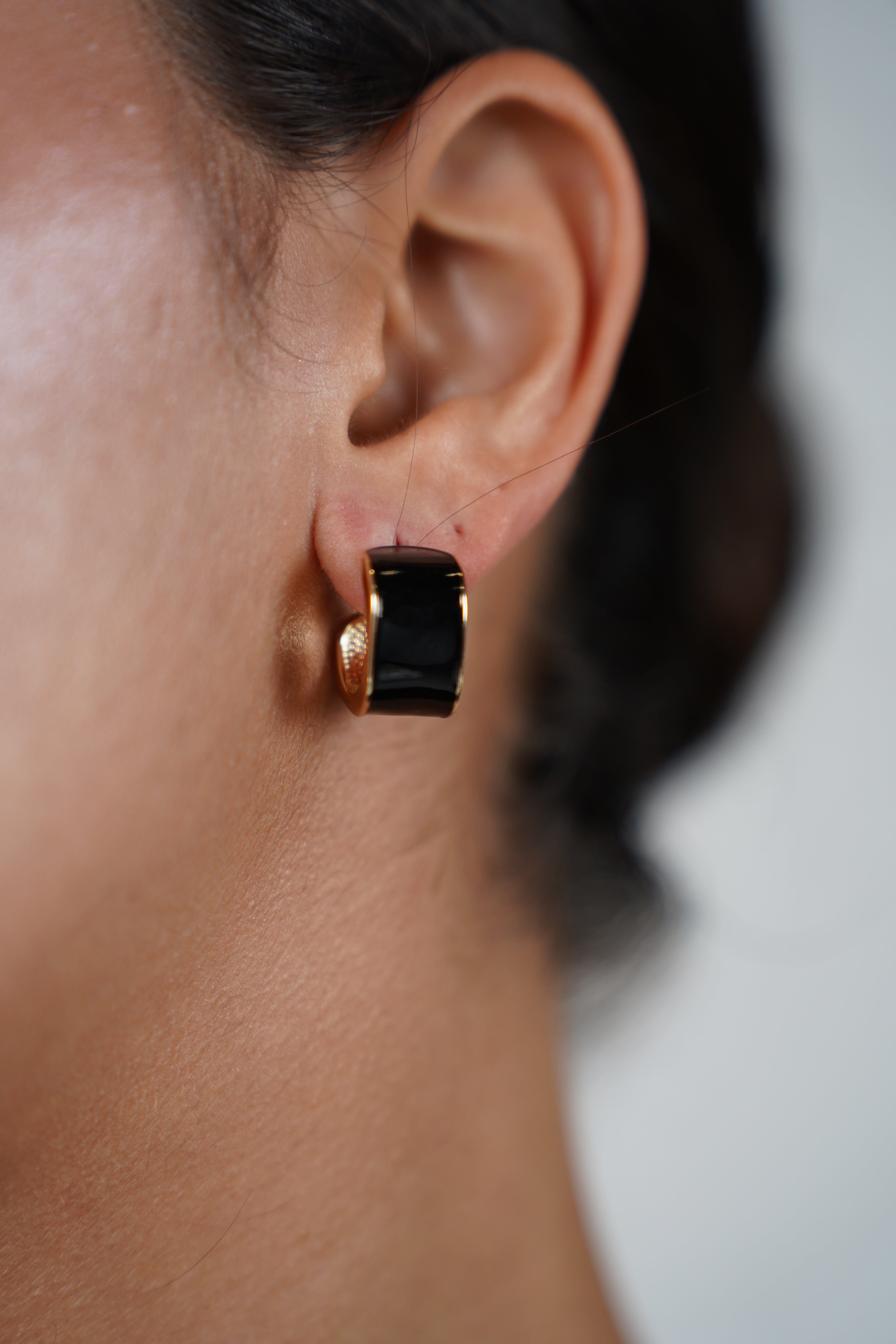 Vanys Chunky Mini Hoops – Bold Color, Small Statement