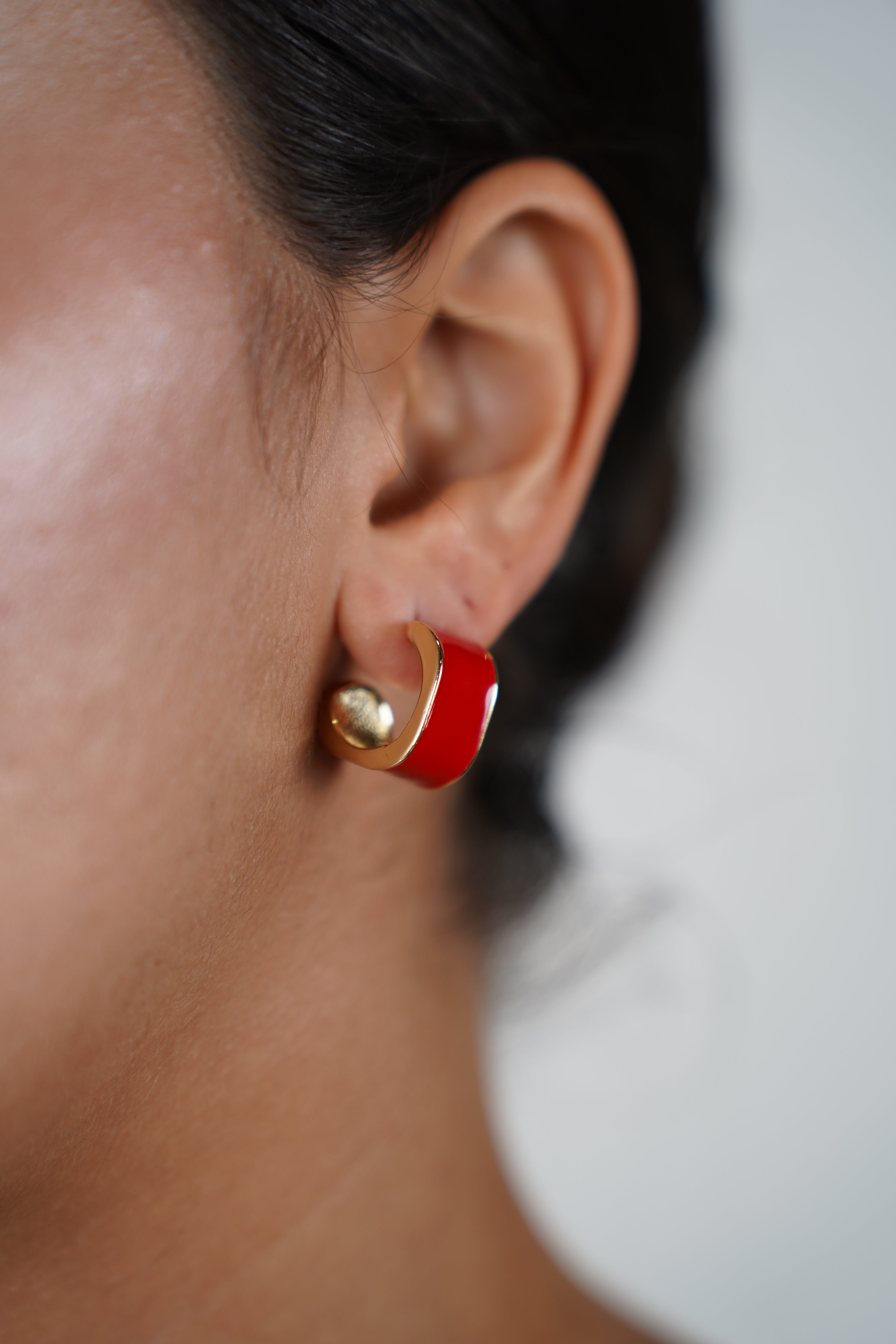 Vanys Chunky Mini Hoops – Bold Color, Small Statement