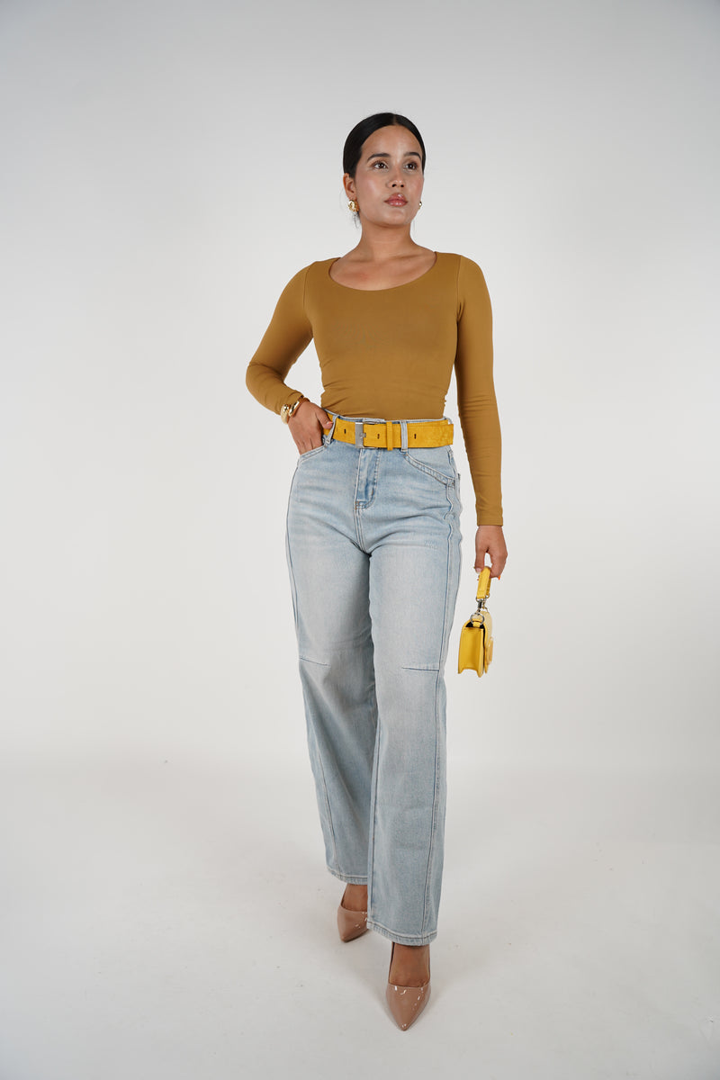 Daniela Jeans – Light Wash Wide-Leg Denim with Mustard Belt Included