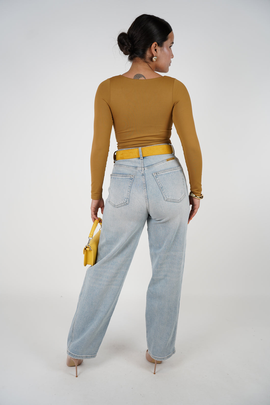 Daniela Jeans – Light Wash Wide-Leg Denim with Mustard Belt Included