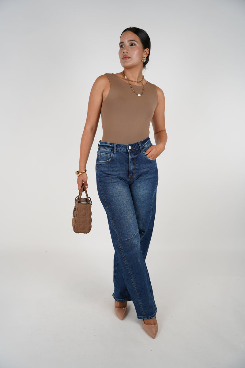 Yasmina Barrel Jeans – Clean Lines, Bold Structure