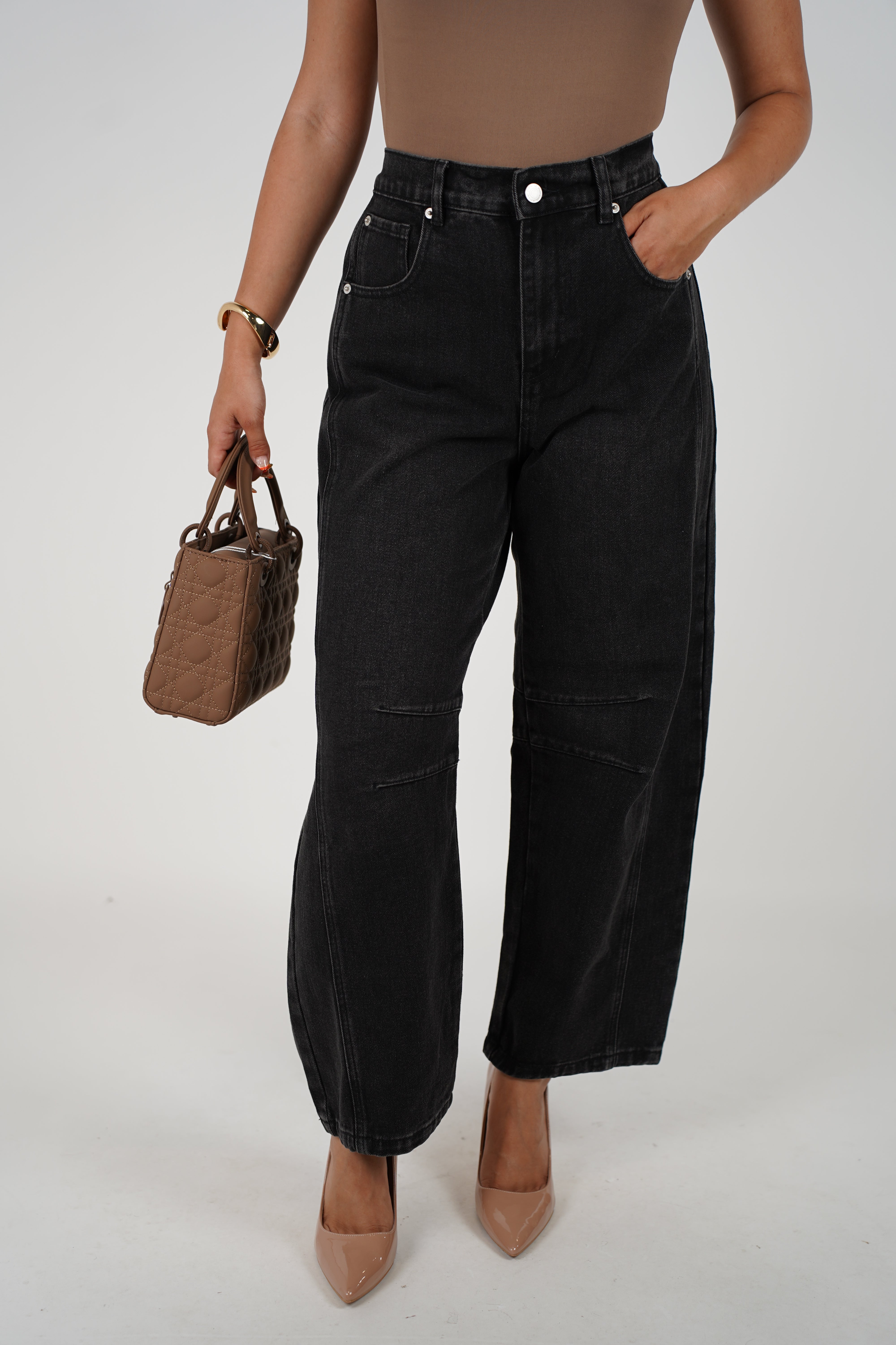 Meli Barrel Jeans – Sleek, Sculpted & Street-Chic