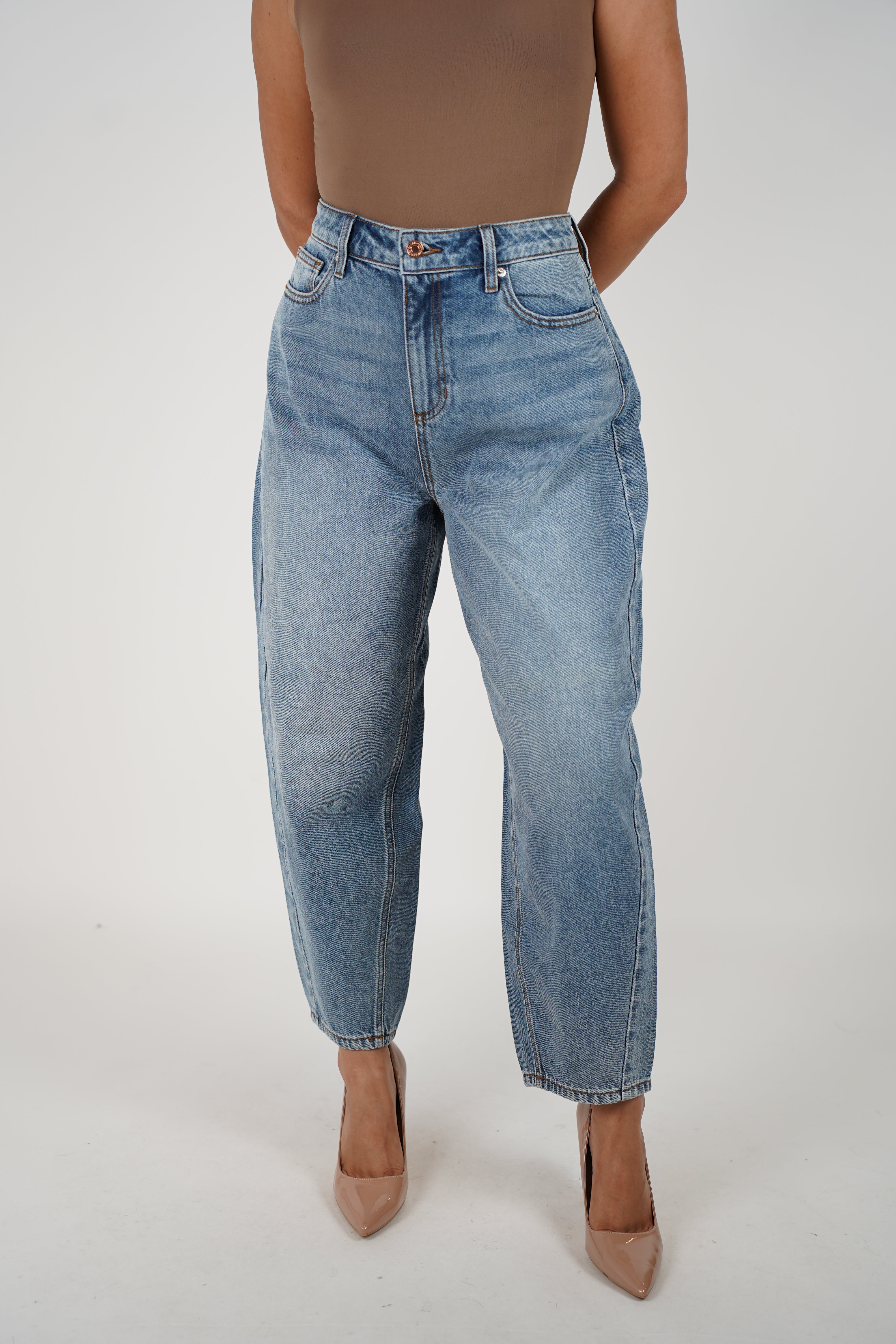 Brenda Barrel Jean – Vintage Blue High-Waisted Denim