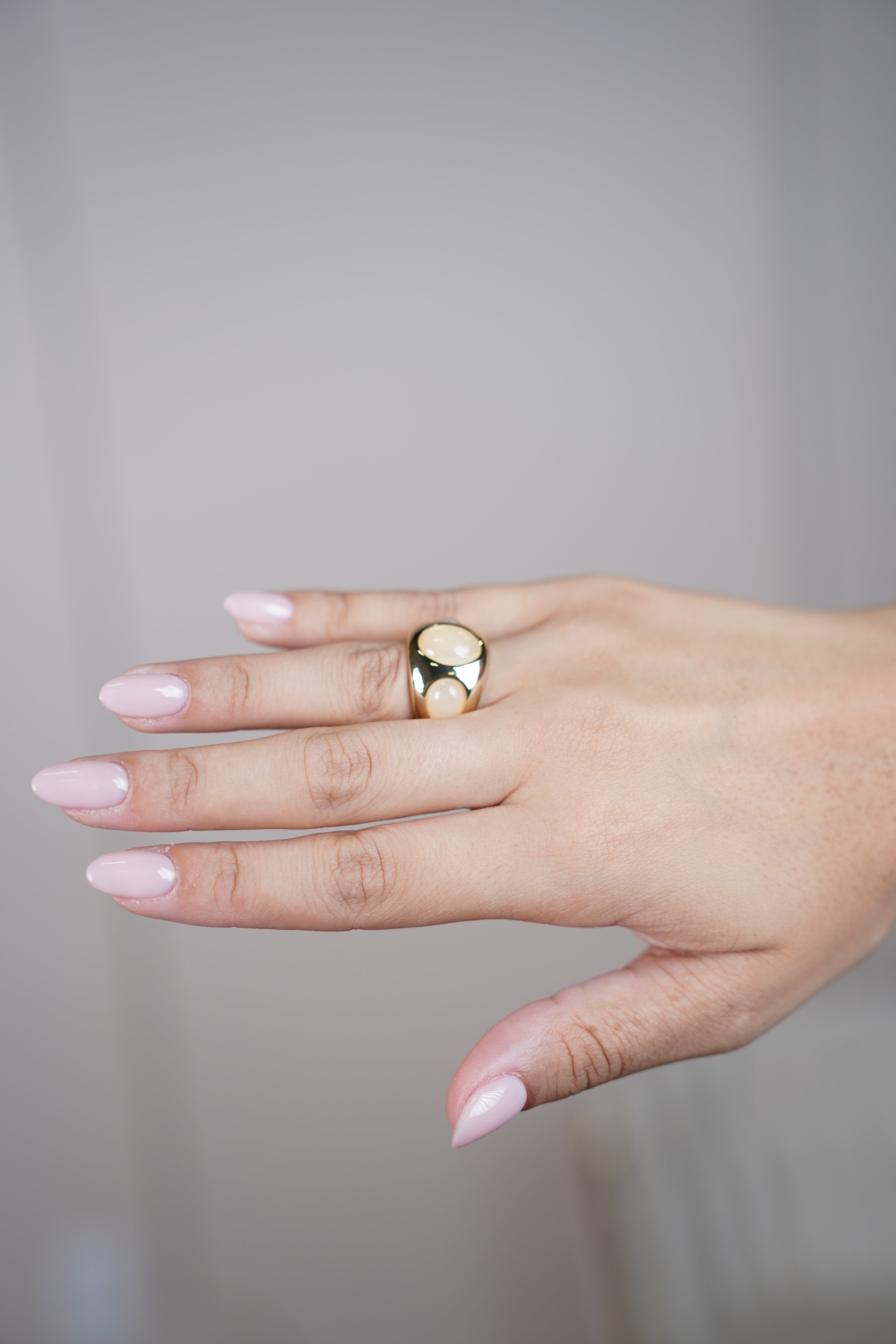 Nori Pebble Ring – Sleek Modern Boldness in a Sculptural Finish