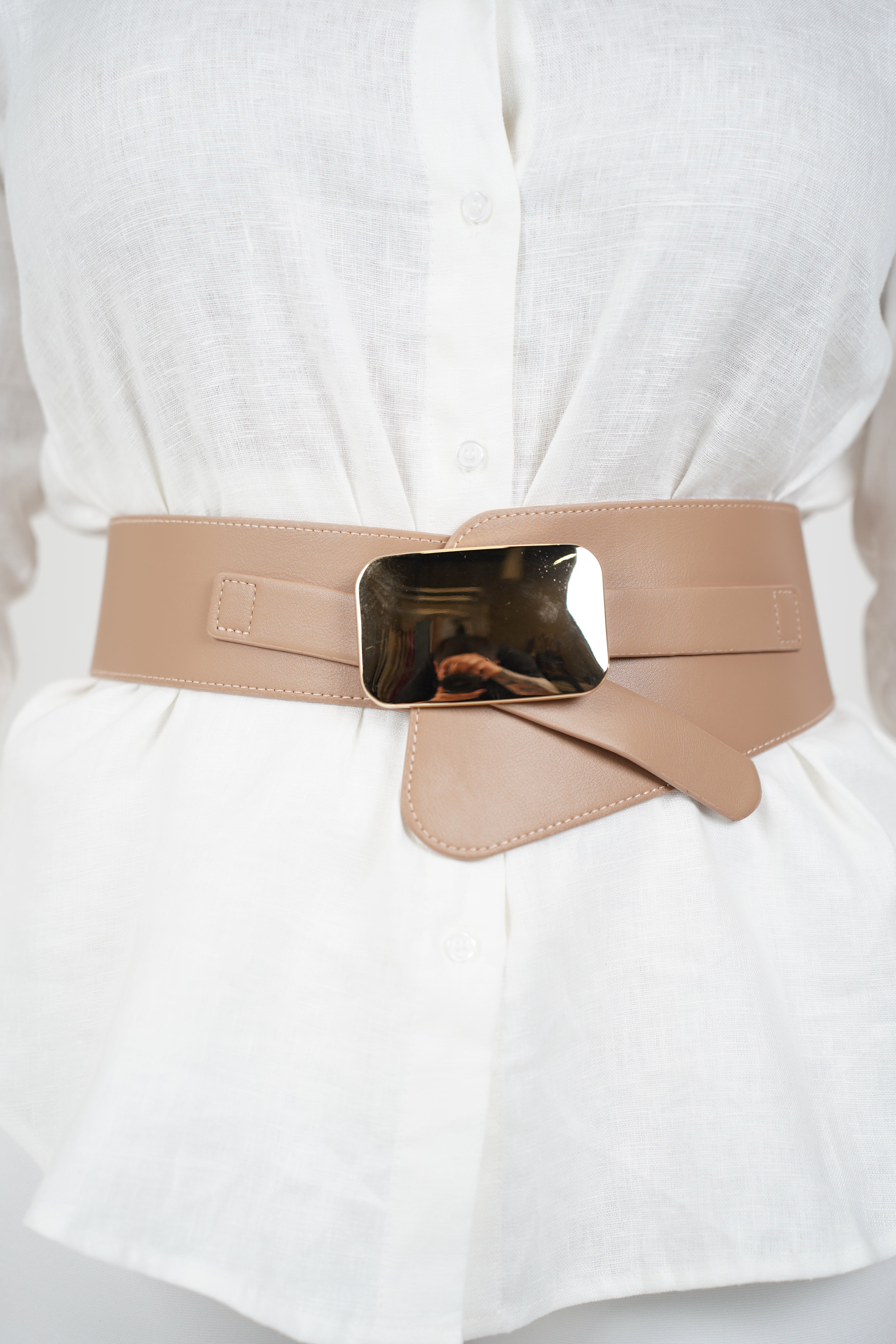 Noria Wrap Leather Belt – Sleek, Structured, and Effortlessly Bold