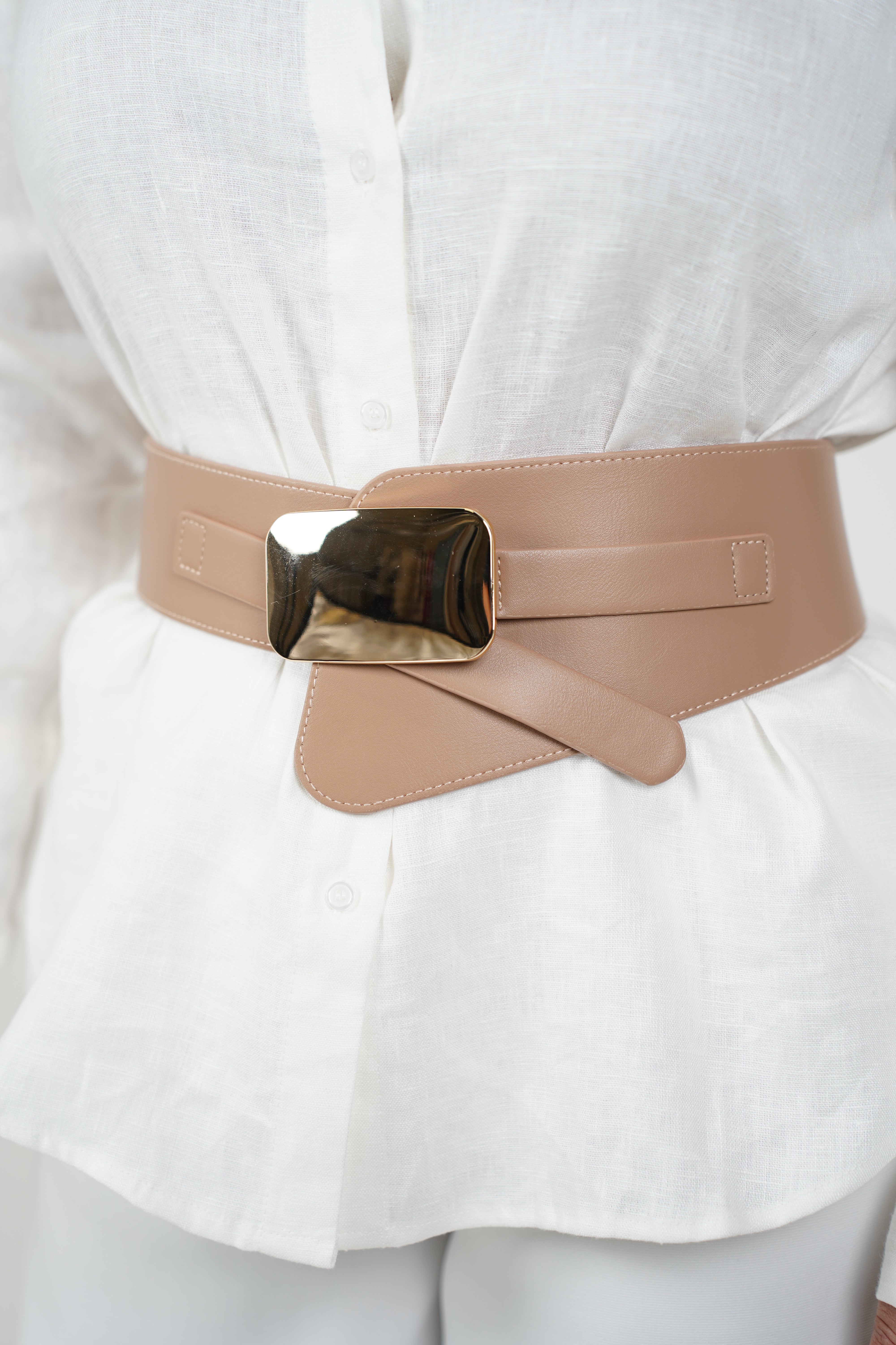 Noria Wrap Leather Belt – Sleek, Structured, and Effortlessly Bold