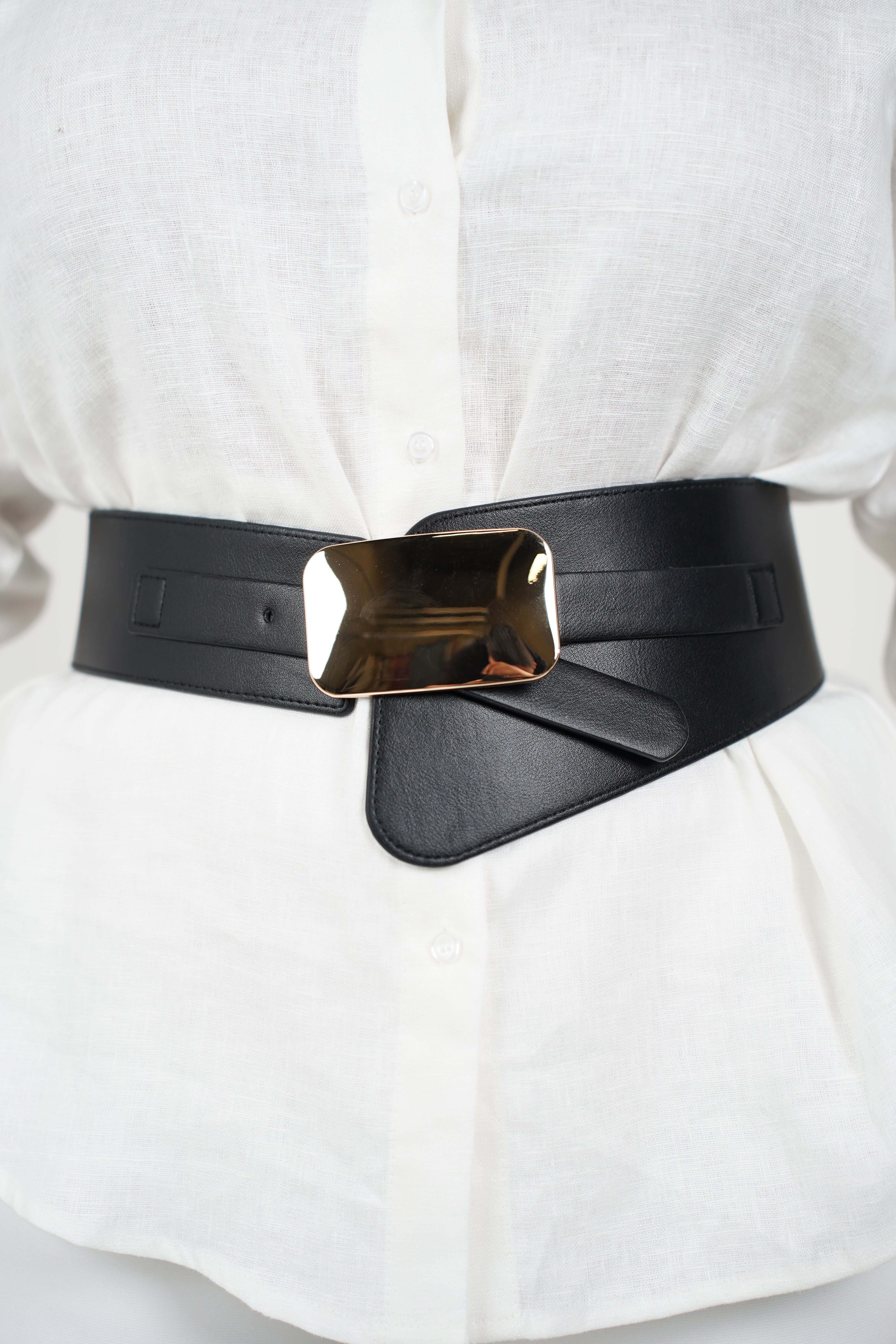 Noria Wrap Leather Belt – Sleek, Structured, and Effortlessly Bold