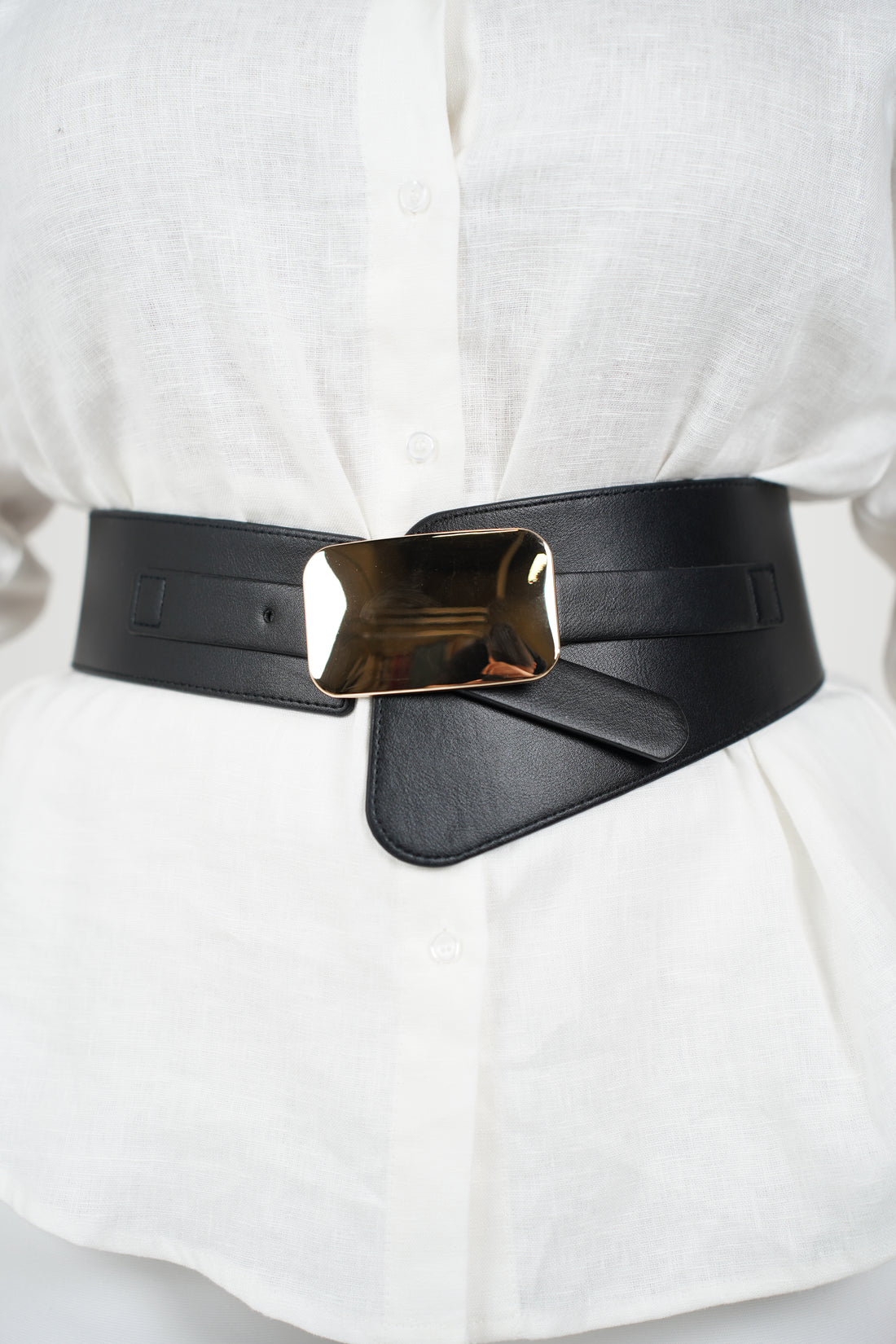 Noria Wrap Leather Belt – Sleek, Structured, and Effortlessly Bold