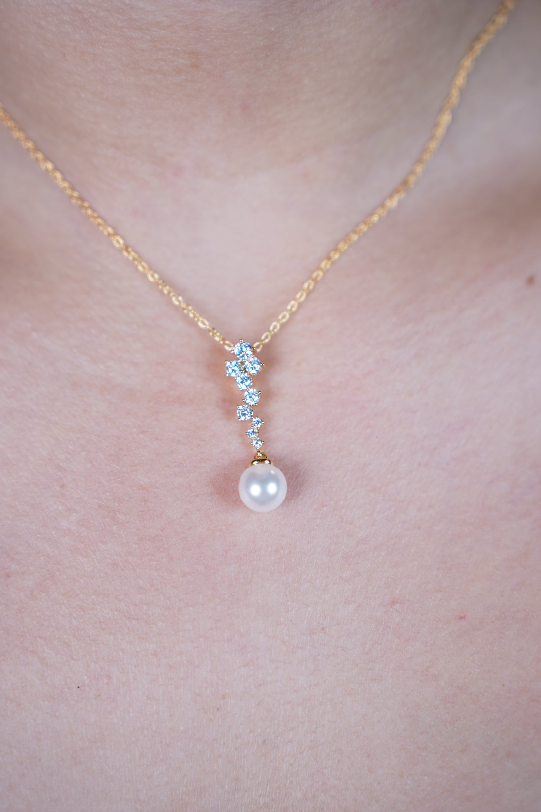 Chime Pearl Necklace – Delicate Sparkle Meets Classic Elegance