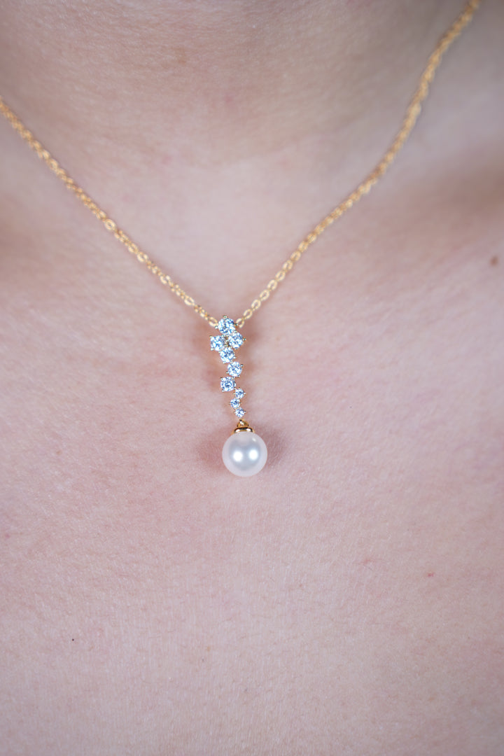 Chime Pearl Necklace – Delicate Sparkle Meets Classic Elegance