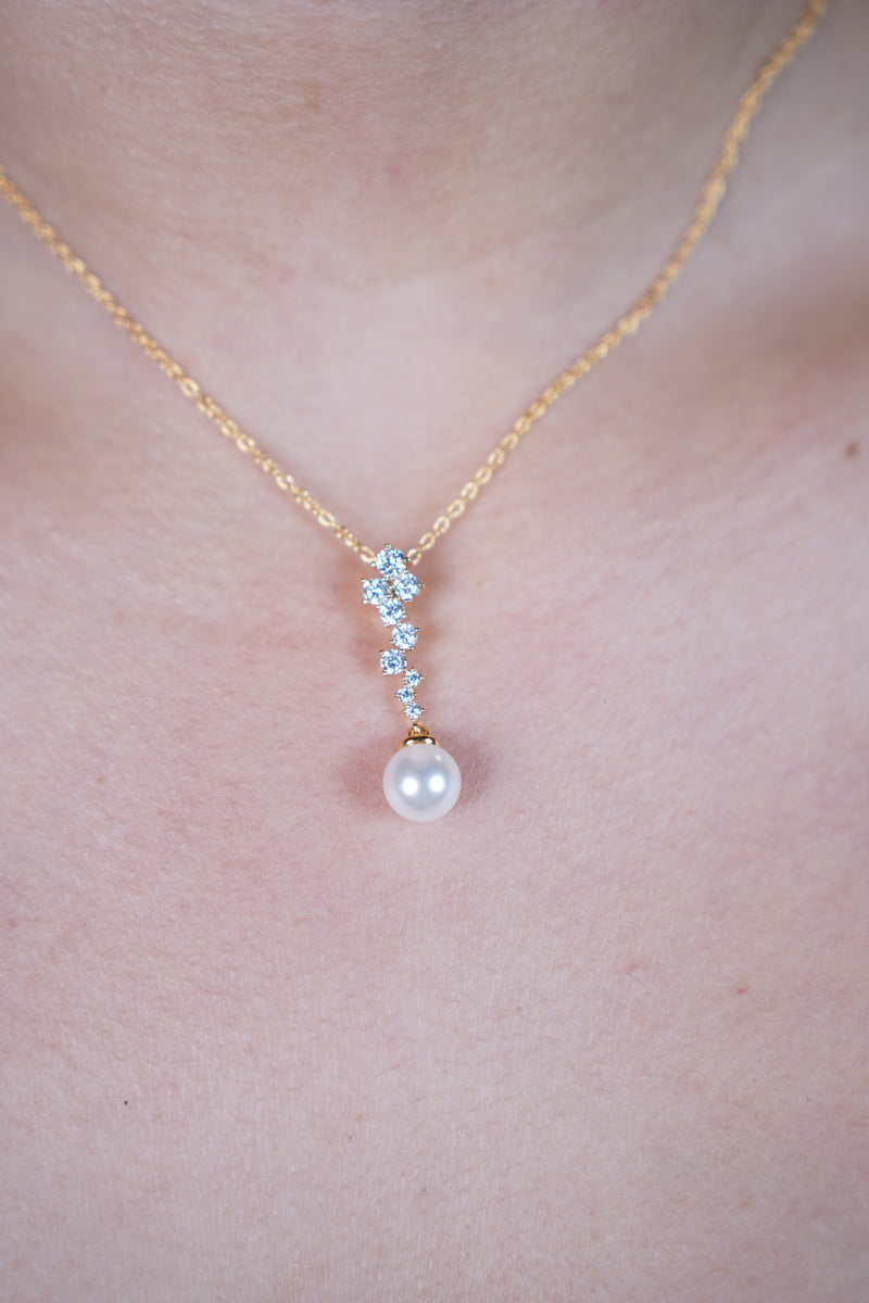 Chime Pearl Necklace – Delicate Sparkle Meets Classic Elegance