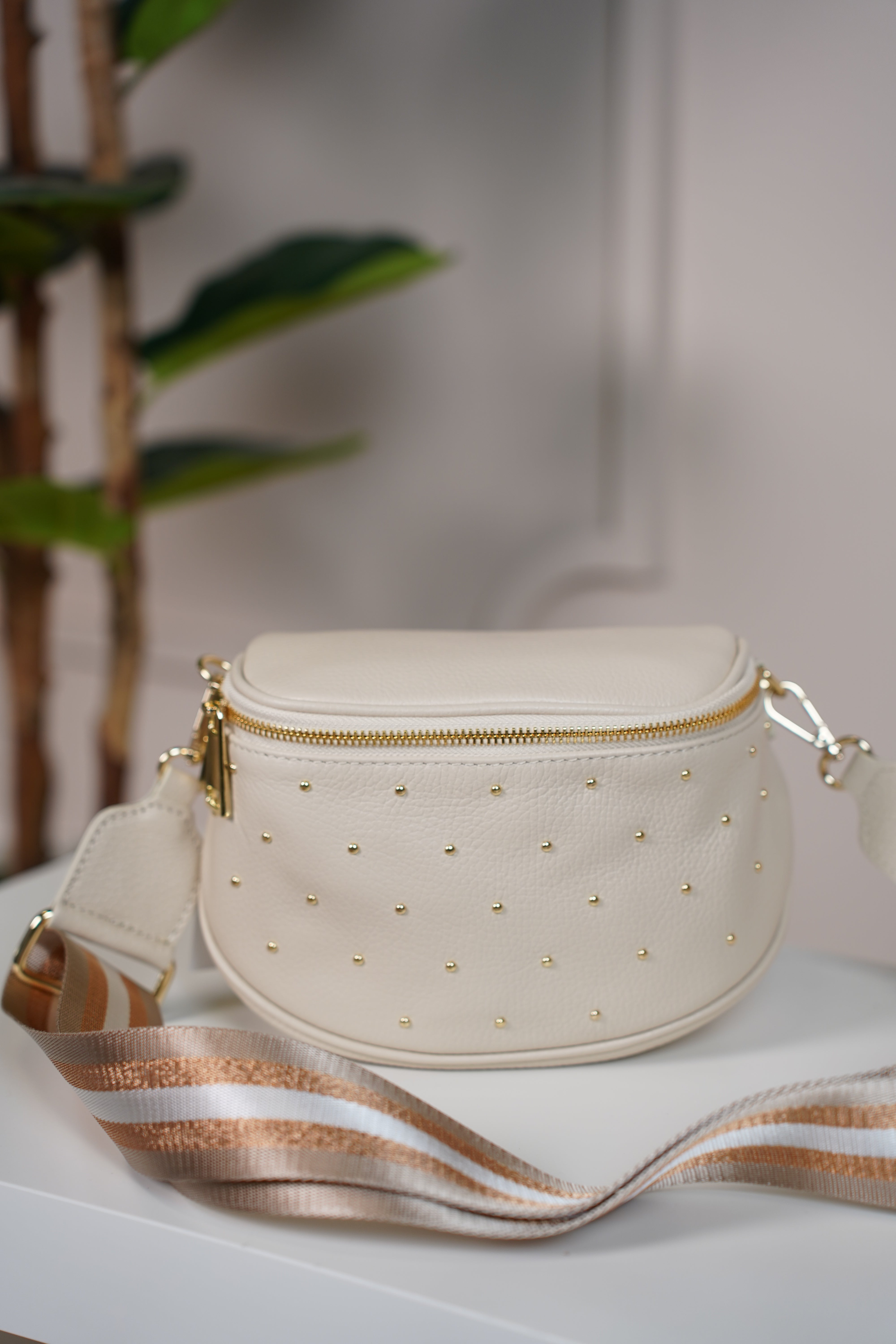 Nia Crossbody Bag – Effortless Edge Meets Everyday Chic