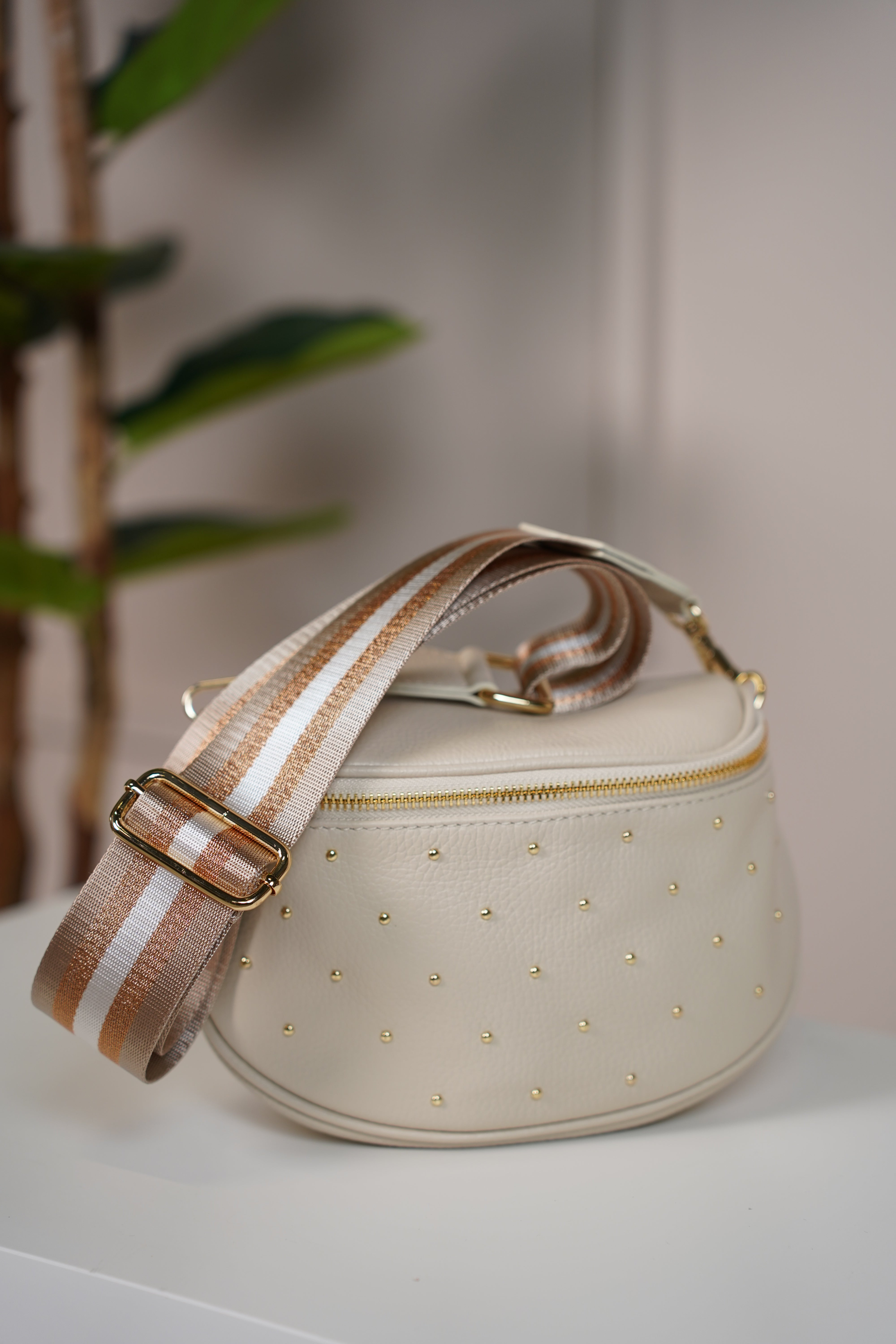 Nia Crossbody Bag – Effortless Edge Meets Everyday Chic
