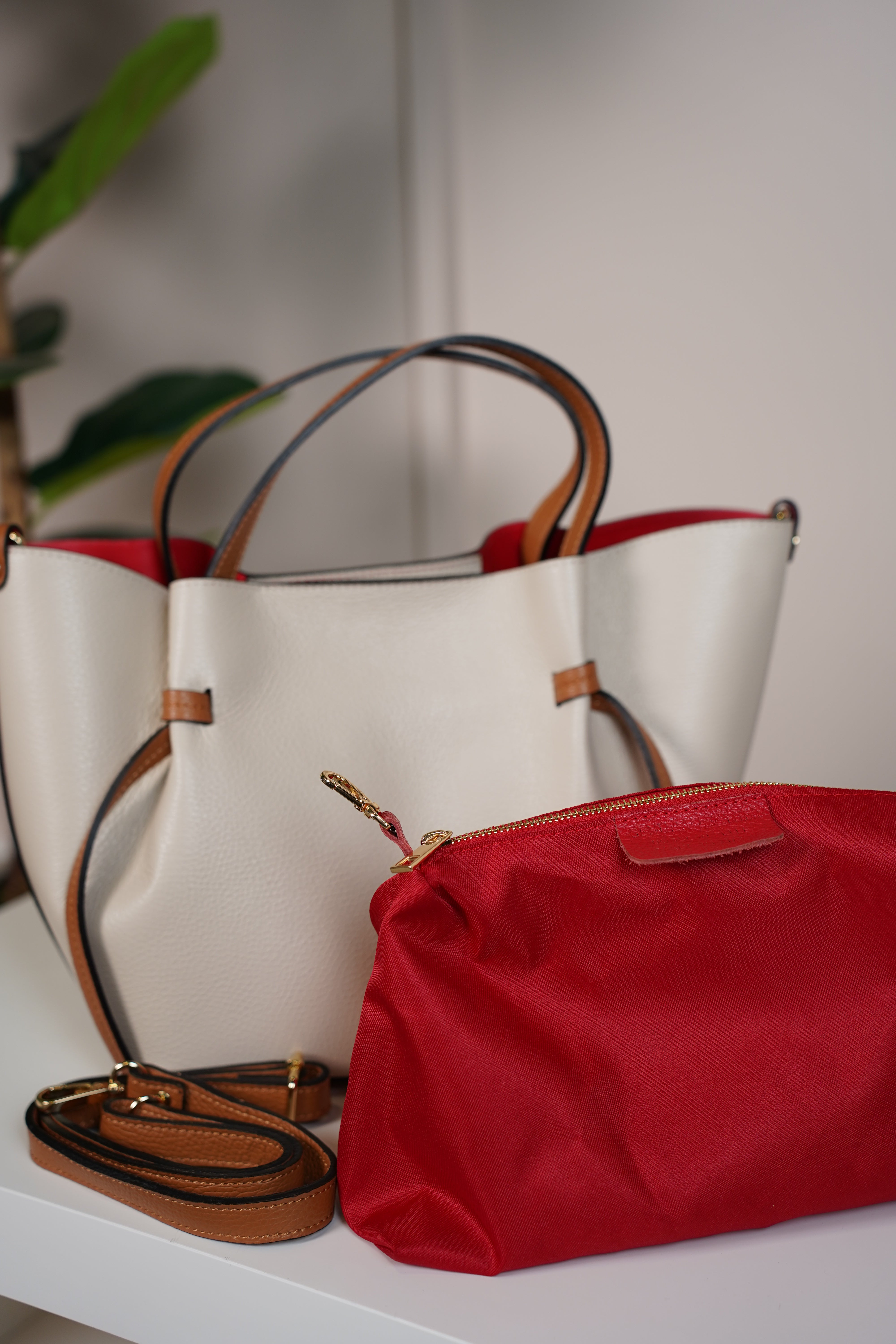 Eira Tote Bag – Timeless Carryall with a Pop of Color